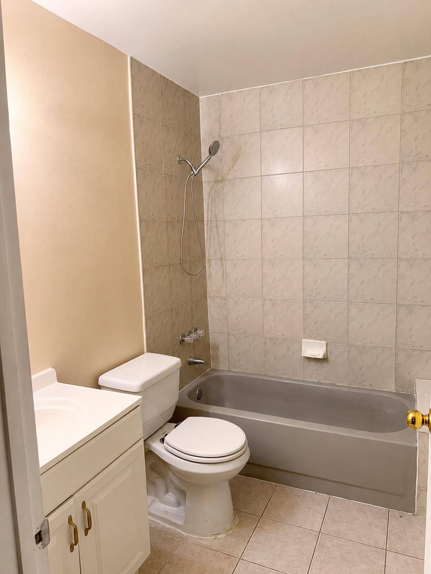 2302 Liberty Street, Hollywood, FL 33020 Main Bathroom