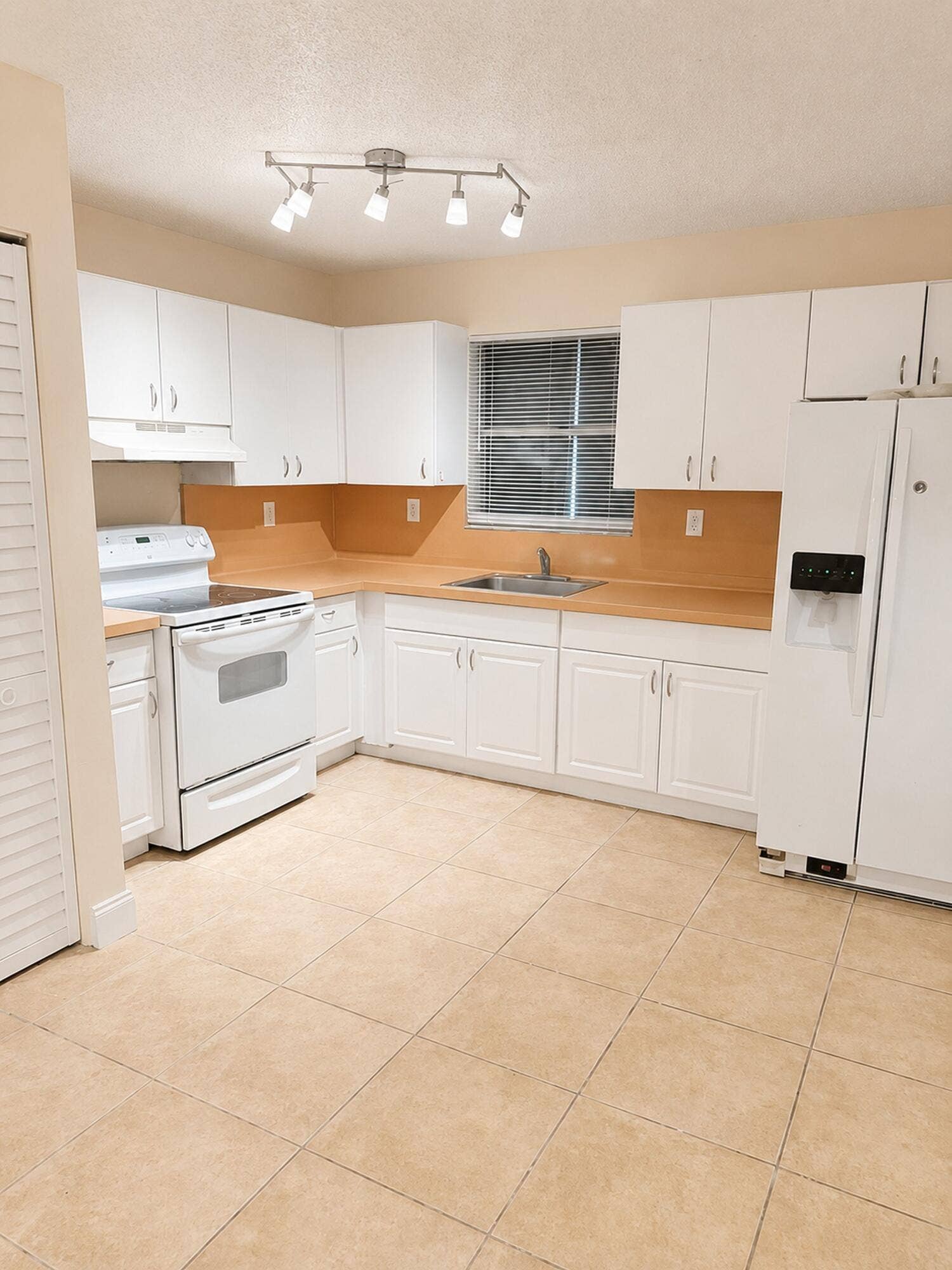 2302 Liberty Street, Hollywood, FL 33020 Updated Kitchen