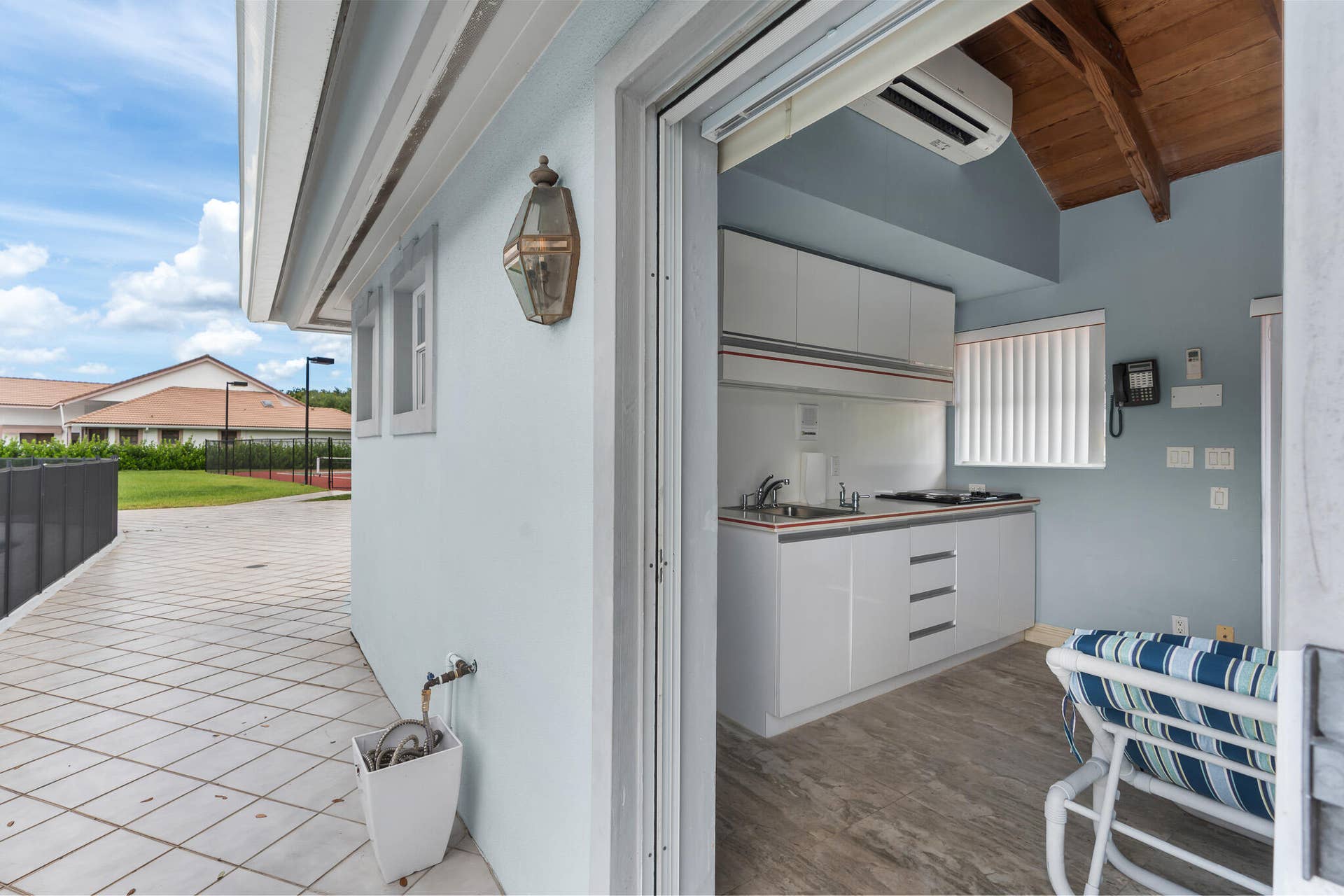 1800 EAGLE TRACE Boulevard, Coral Springs, FL 33071 Pool House