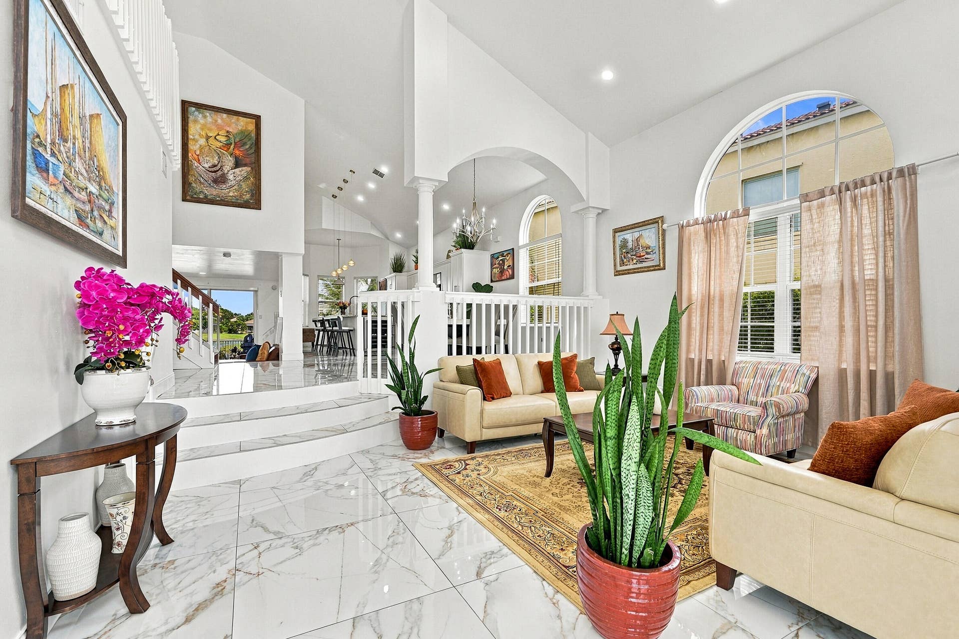 sprawling 20 ft ceilings !