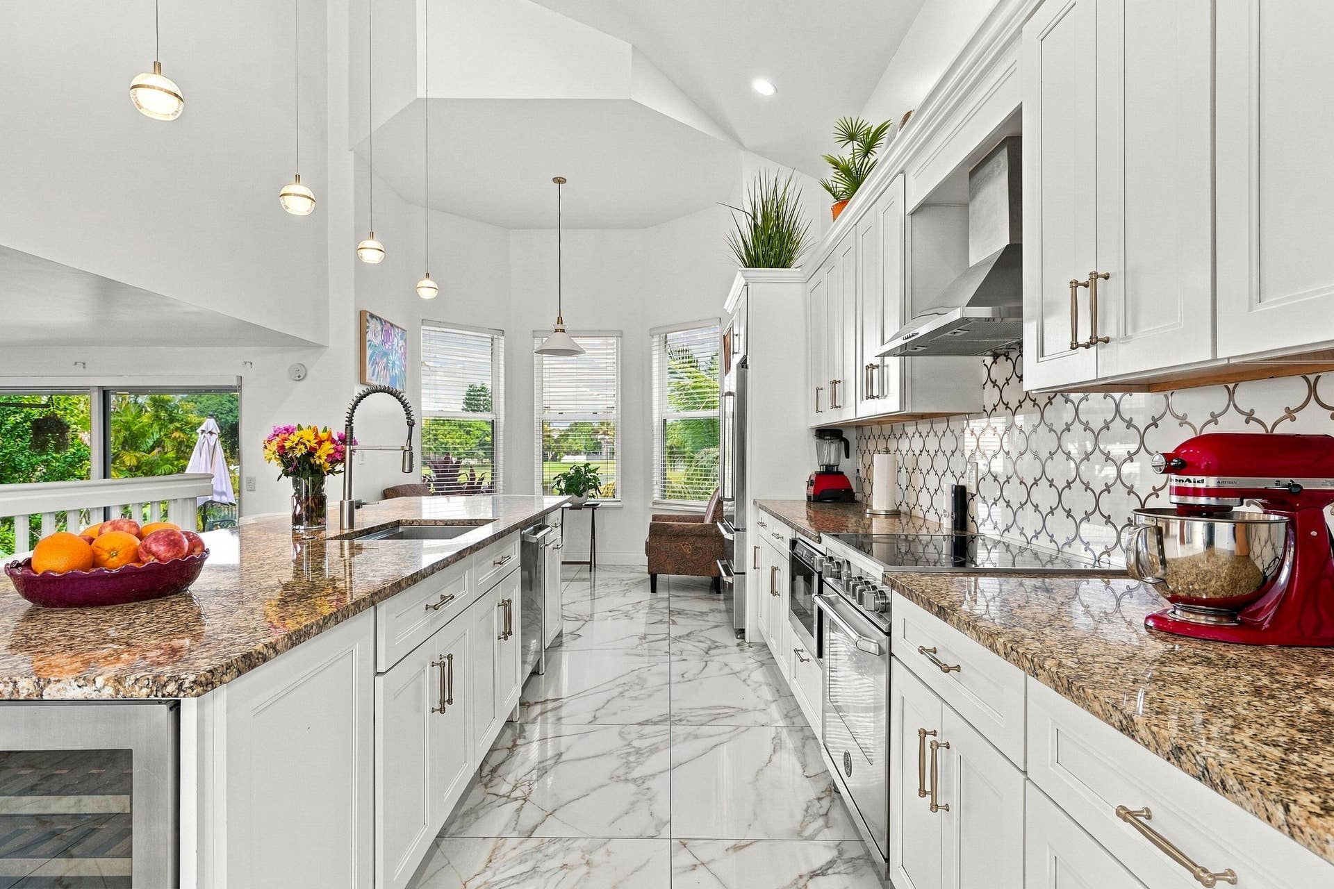 Open Kitchen, freshly updated cabinets & countertops/ backsplash!