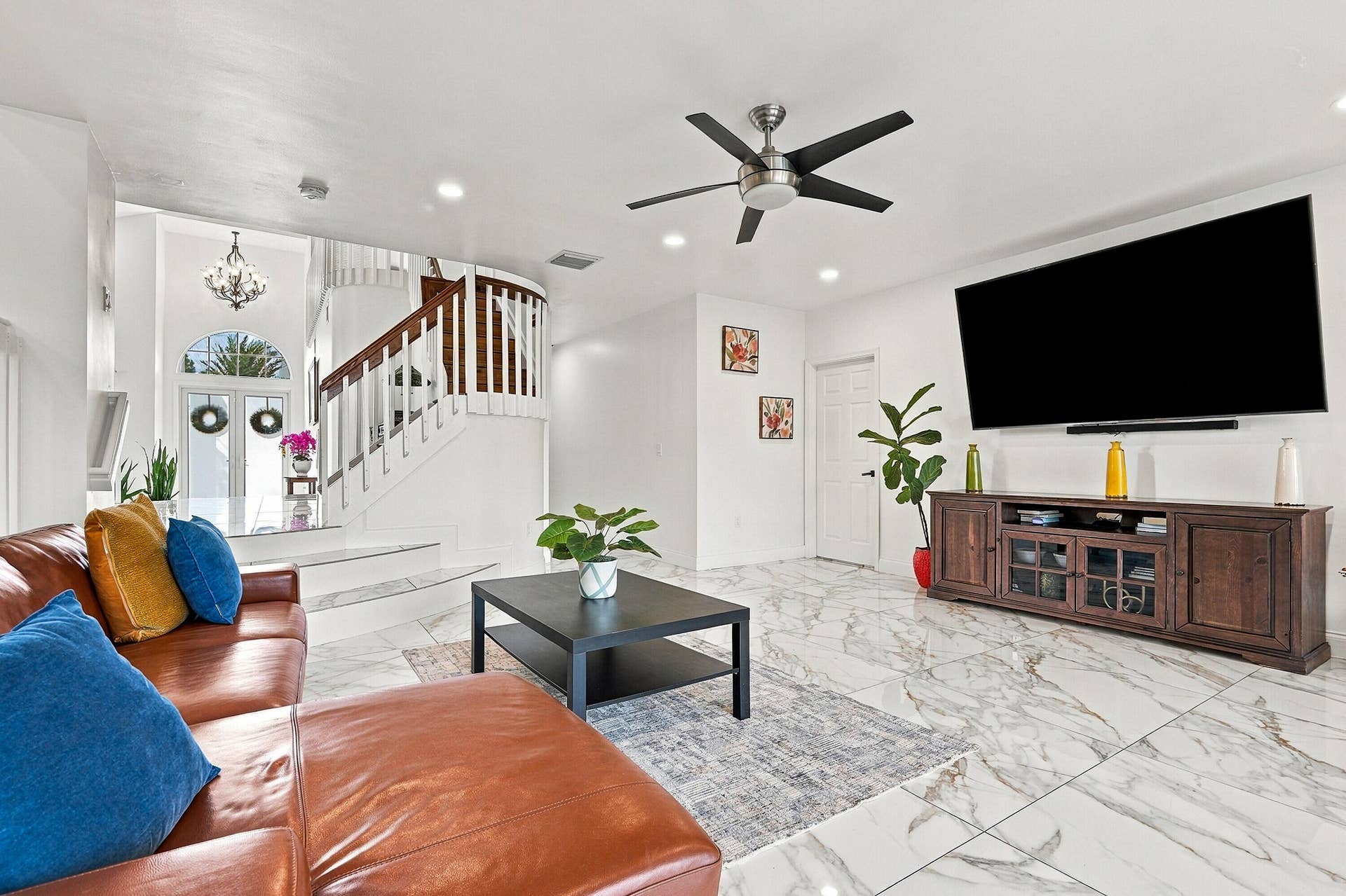 13_family room