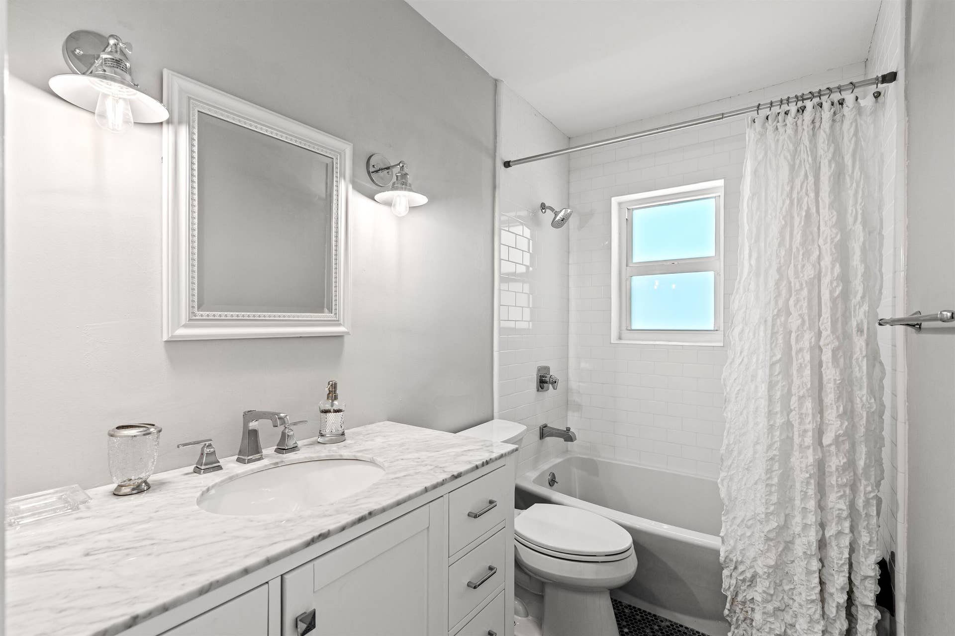 Full bath 3