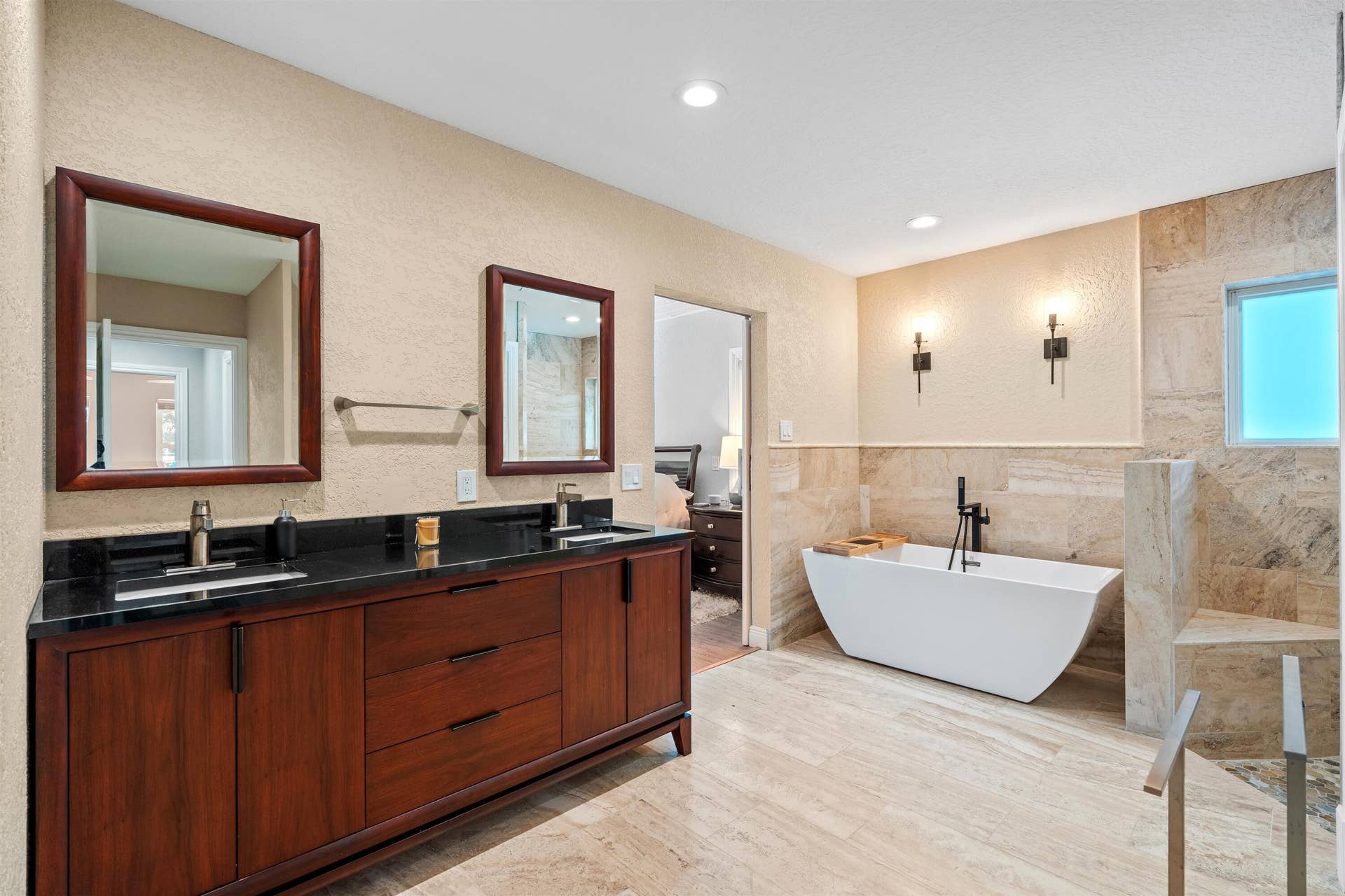 PRIMARY_BATHROOM_ANGLE_RIGHT