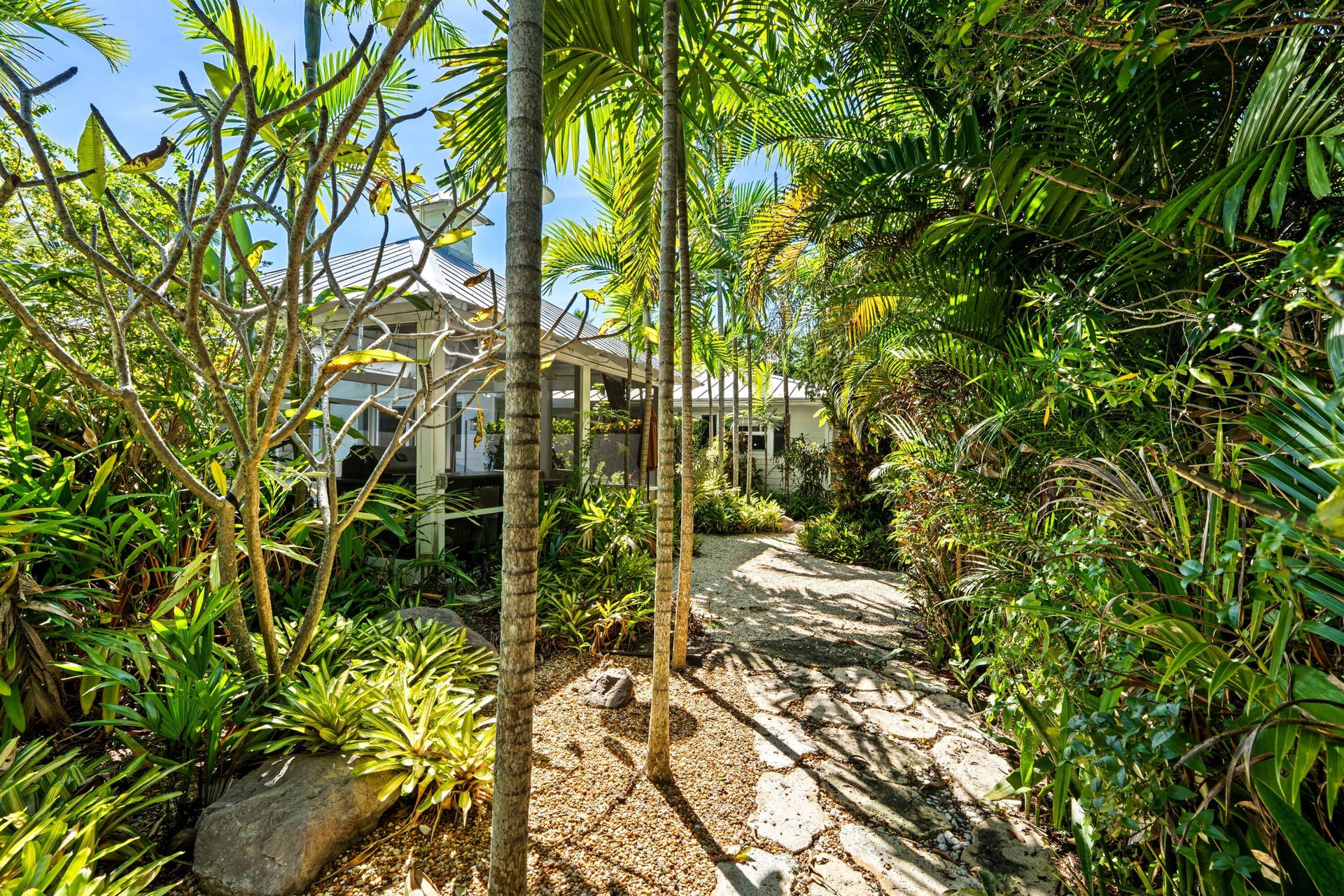 WALKWAY_REAR