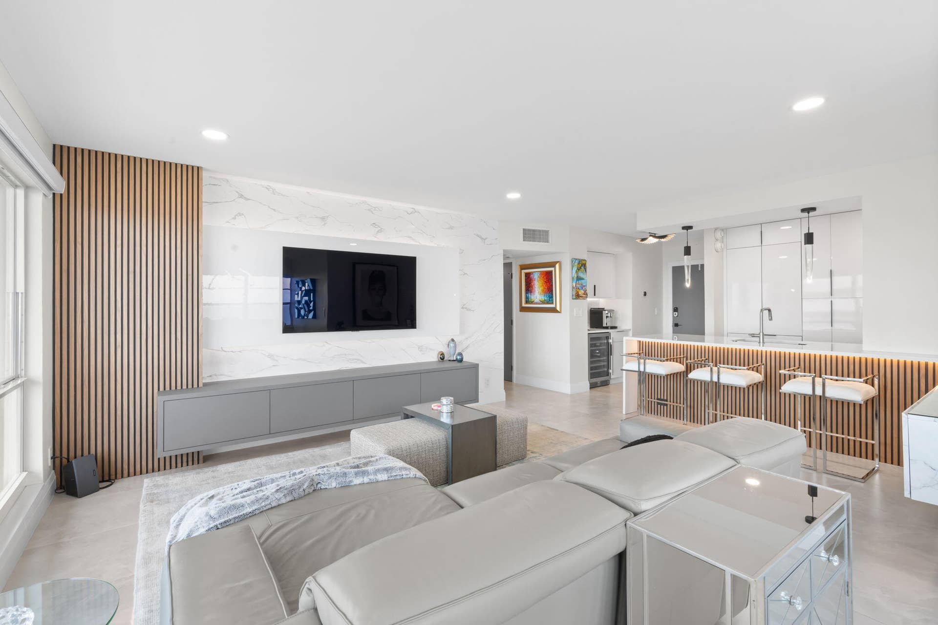 133 N POMPANO BEACH Boulevard, #PH-11, Pompano Beach, FL 33062 Living Room
