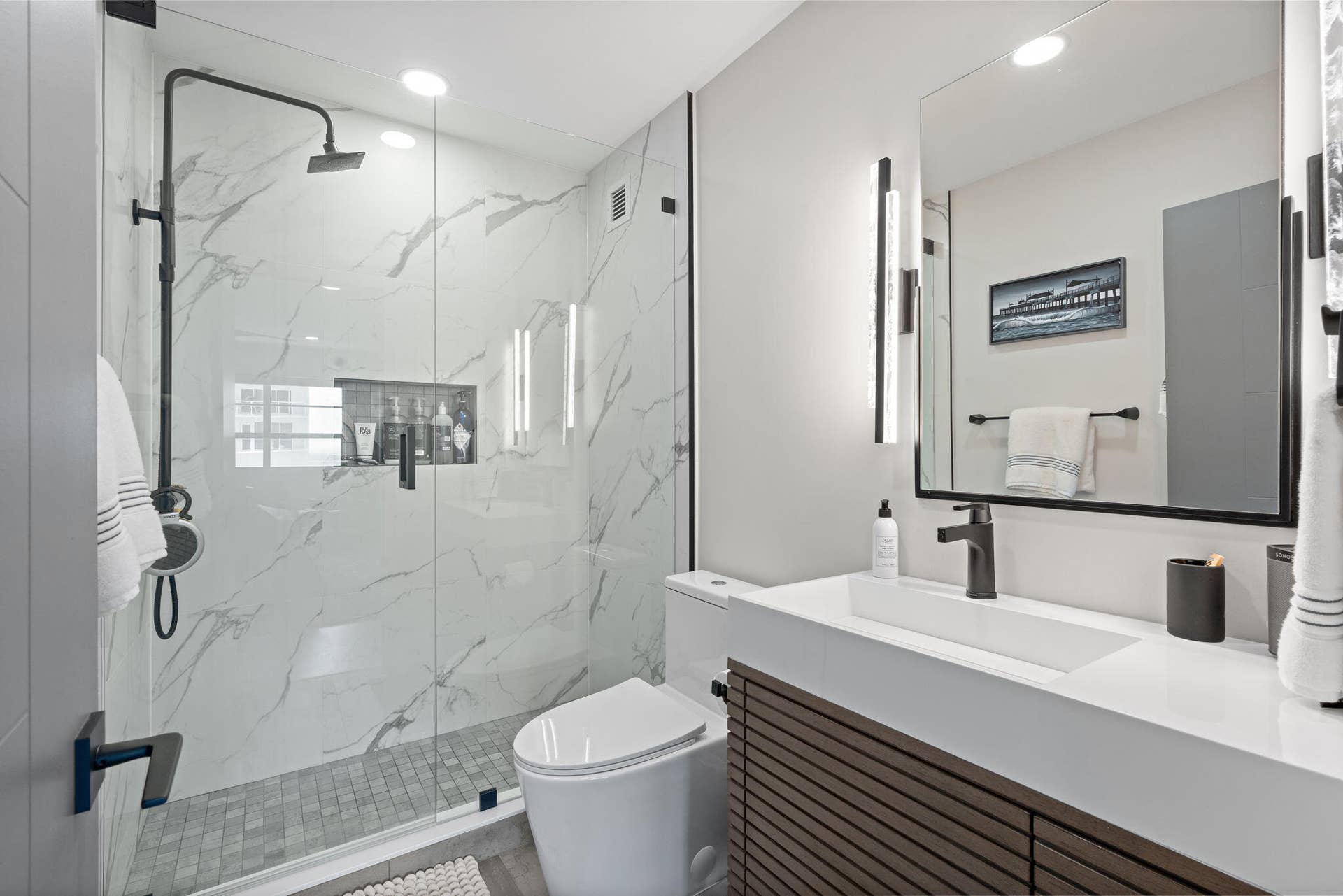 133 N POMPANO BEACH Boulevard, #PH-11, Pompano Beach, FL 33062 Primary Bathroom