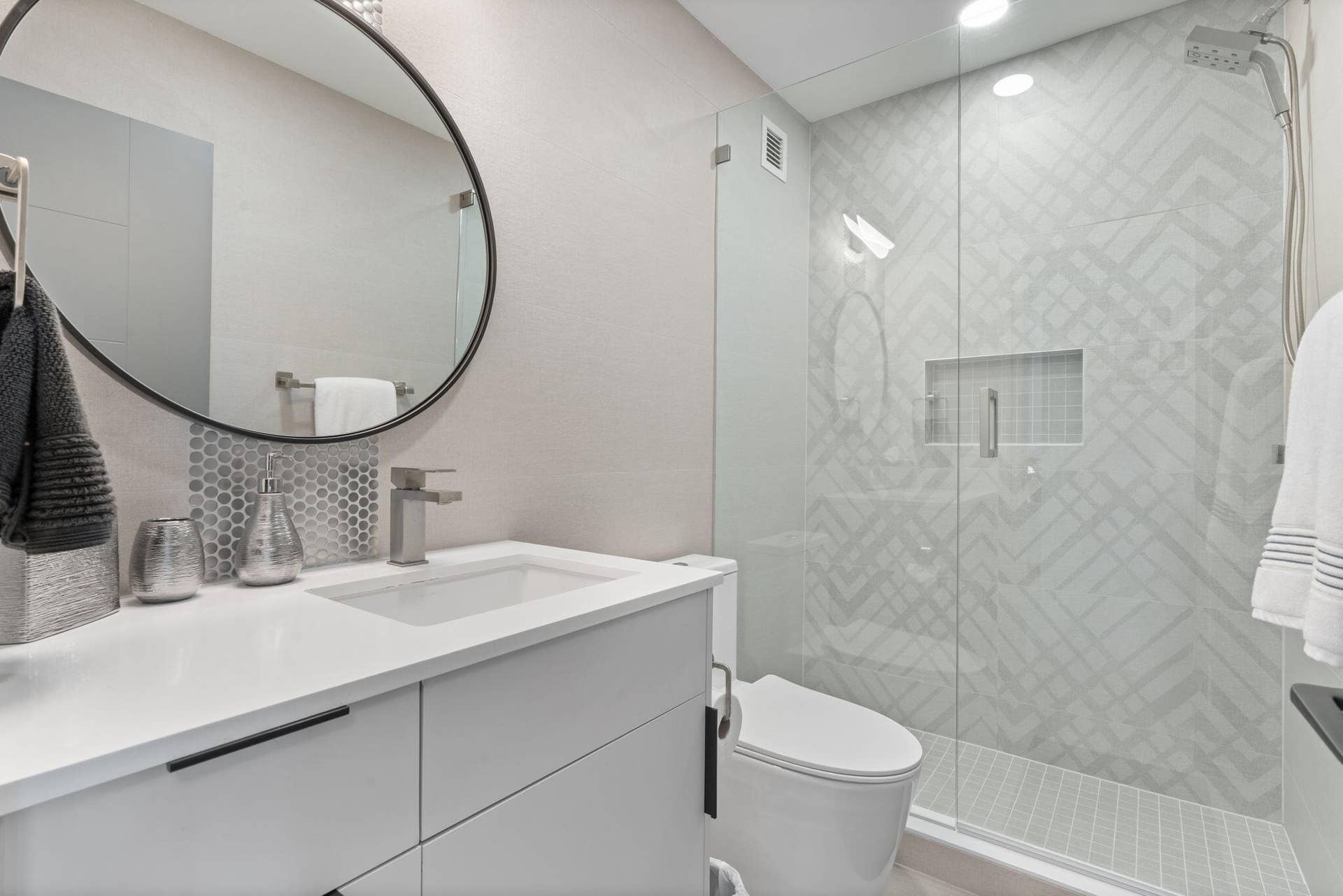133 N POMPANO BEACH Boulevard, #PH-11, Pompano Beach, FL 33062 Bathroom 2