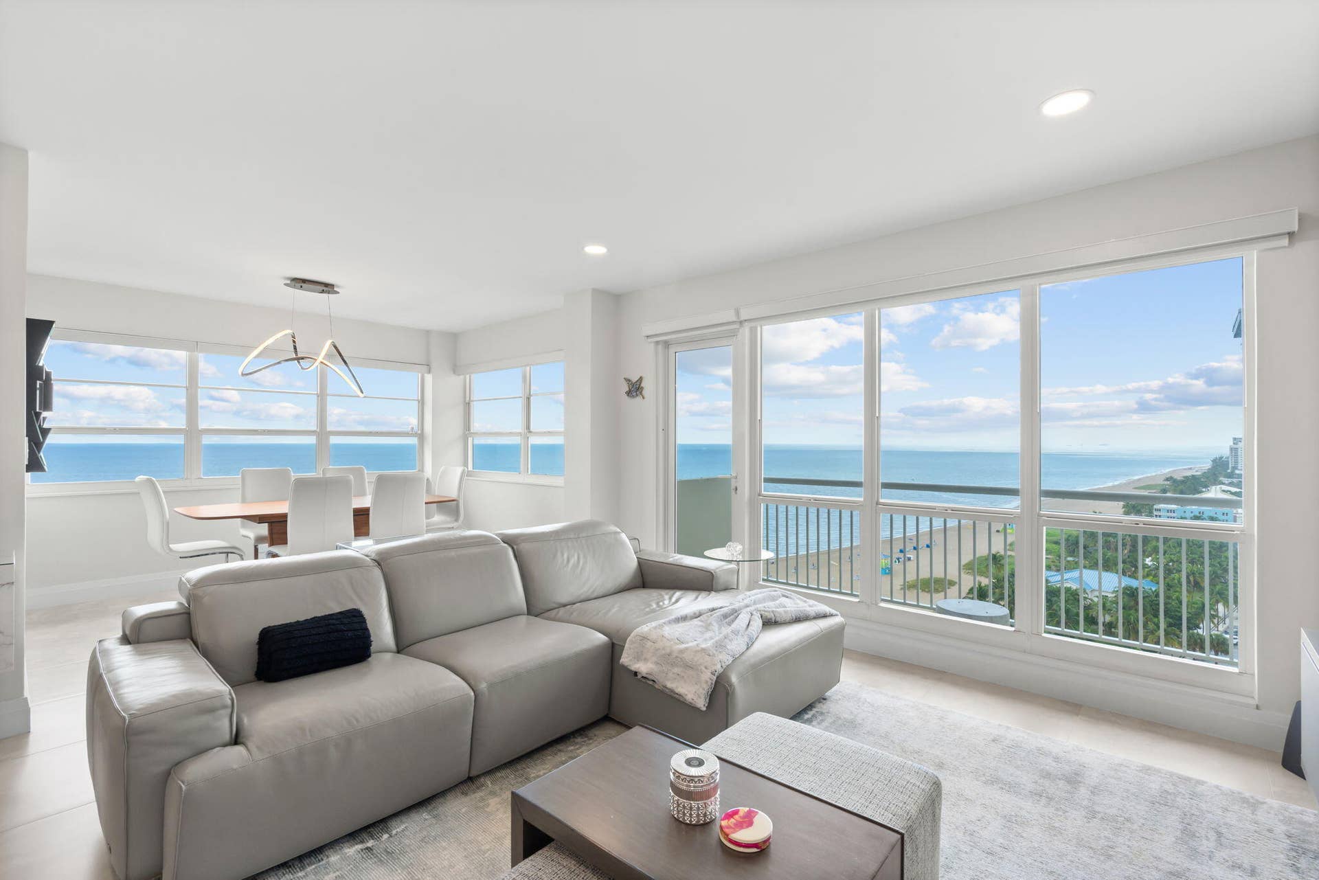 133 N POMPANO BEACH Boulevard, #PH-11, Pompano Beach, FL 33062 Living Room