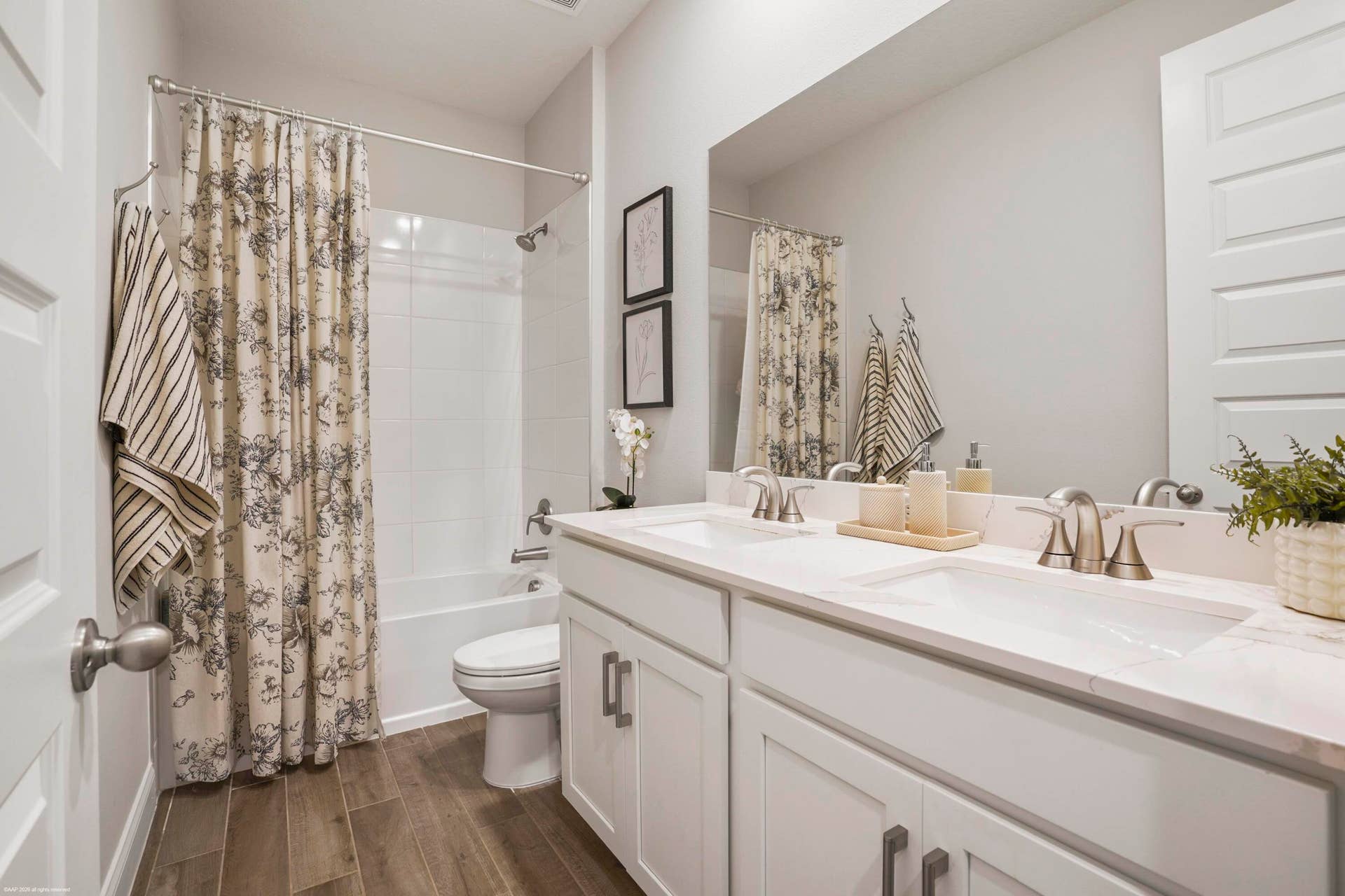Guest bath with double vanity