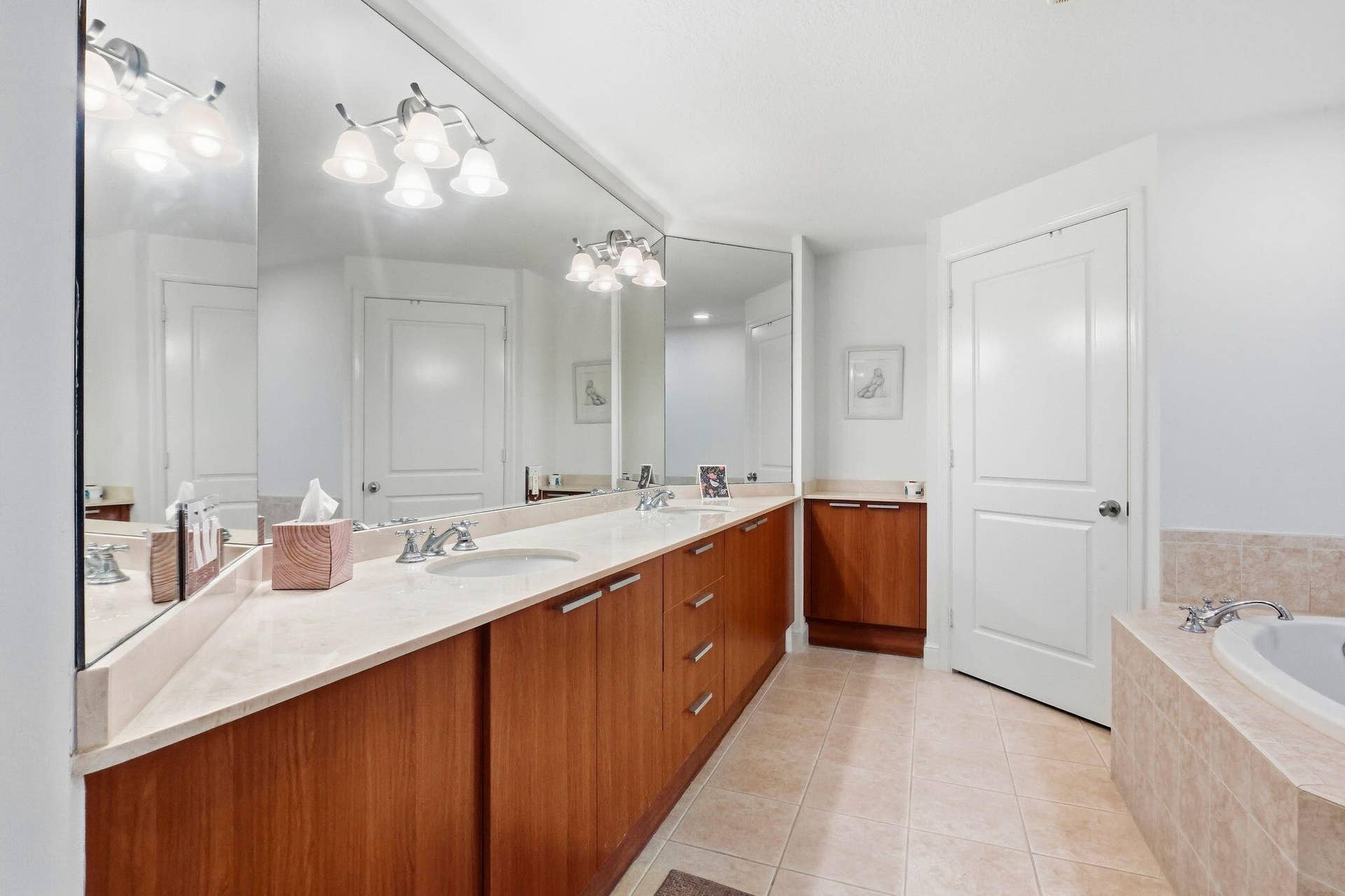 309 E OCEAN Avenue, #202, Lantana, FL 33462 38-web-or-mls-054_0E2A0959