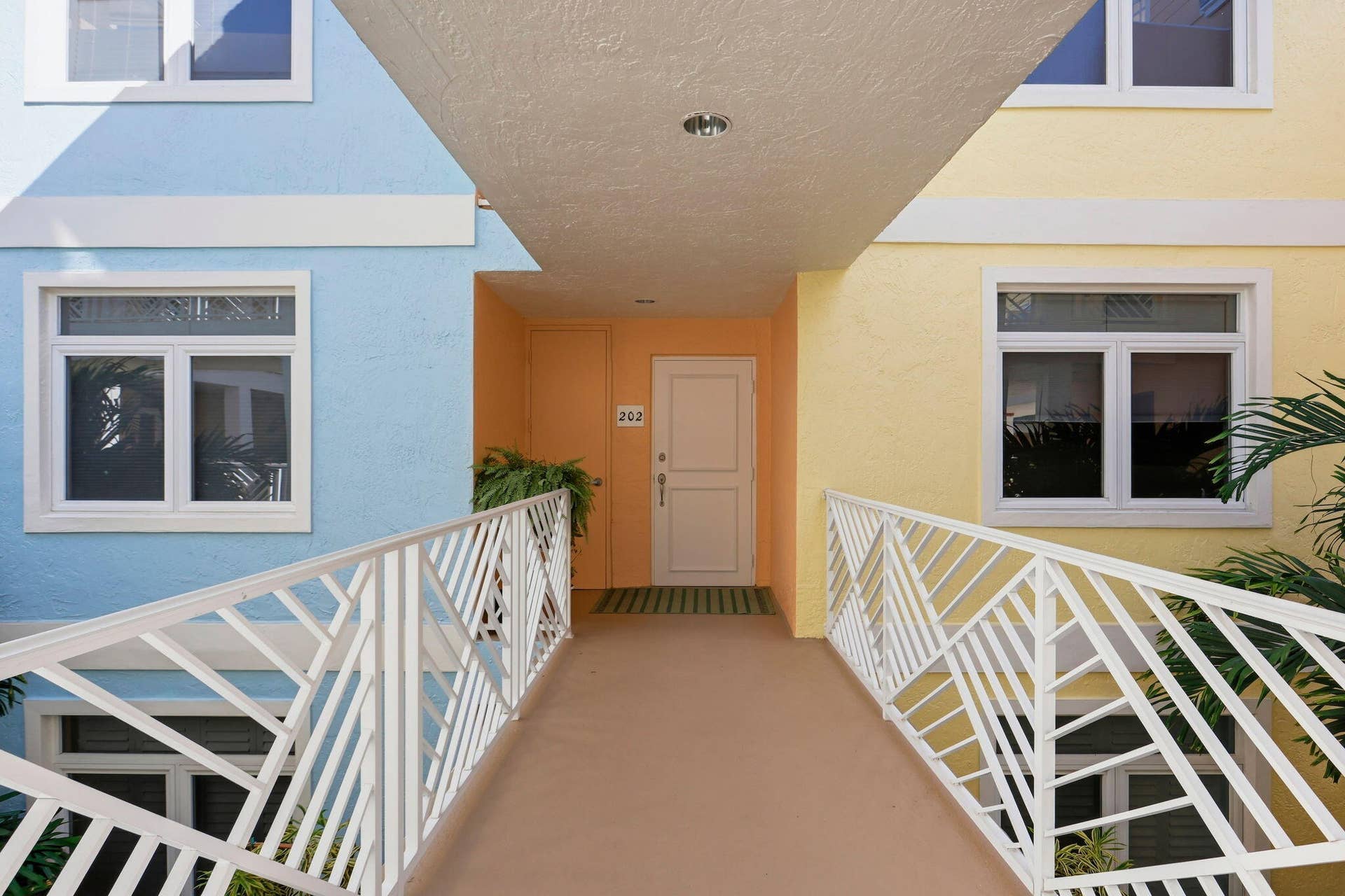 309 E OCEAN Avenue, #202, Lantana, FL 33462 2-web-or-mls-003_0E2A0821