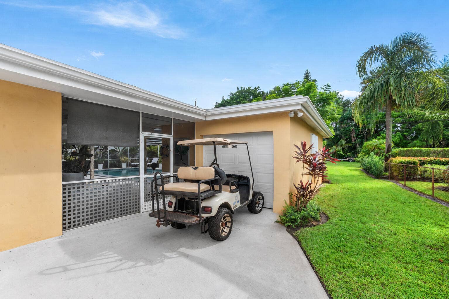 Detached Garage
