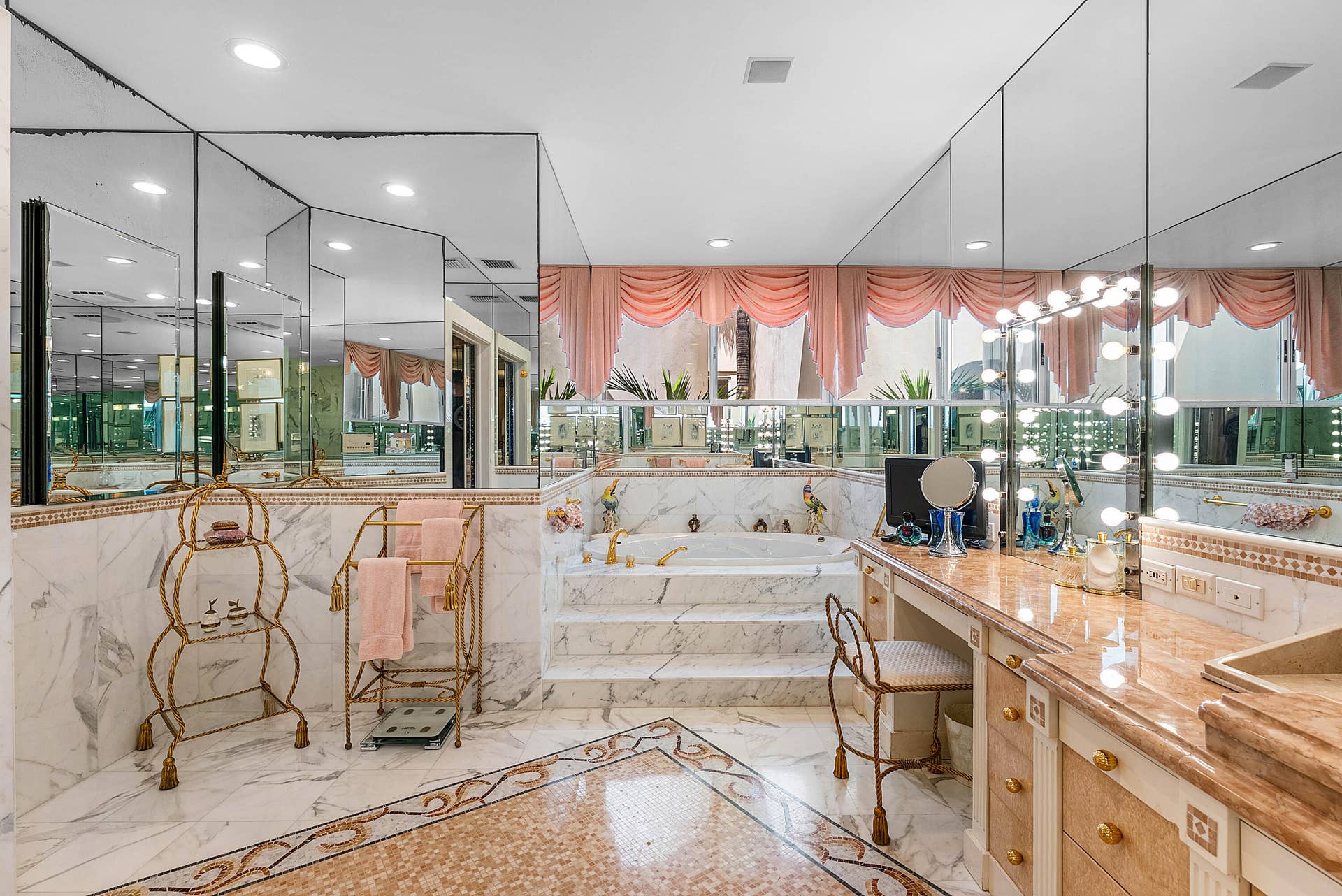 13 Sloans Curve Drive, Palm Beach, FL 33480 041-13SloansCurveDrive-PalmBeach-FL-3348