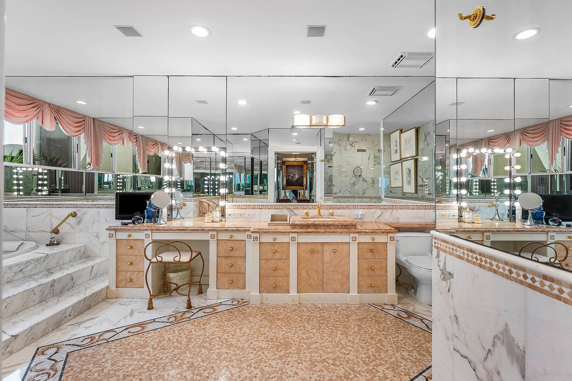 13 Sloans Curve Drive, Palm Beach, FL 33480 040-13SloansCurveDrive-PalmBeach-FL-3348