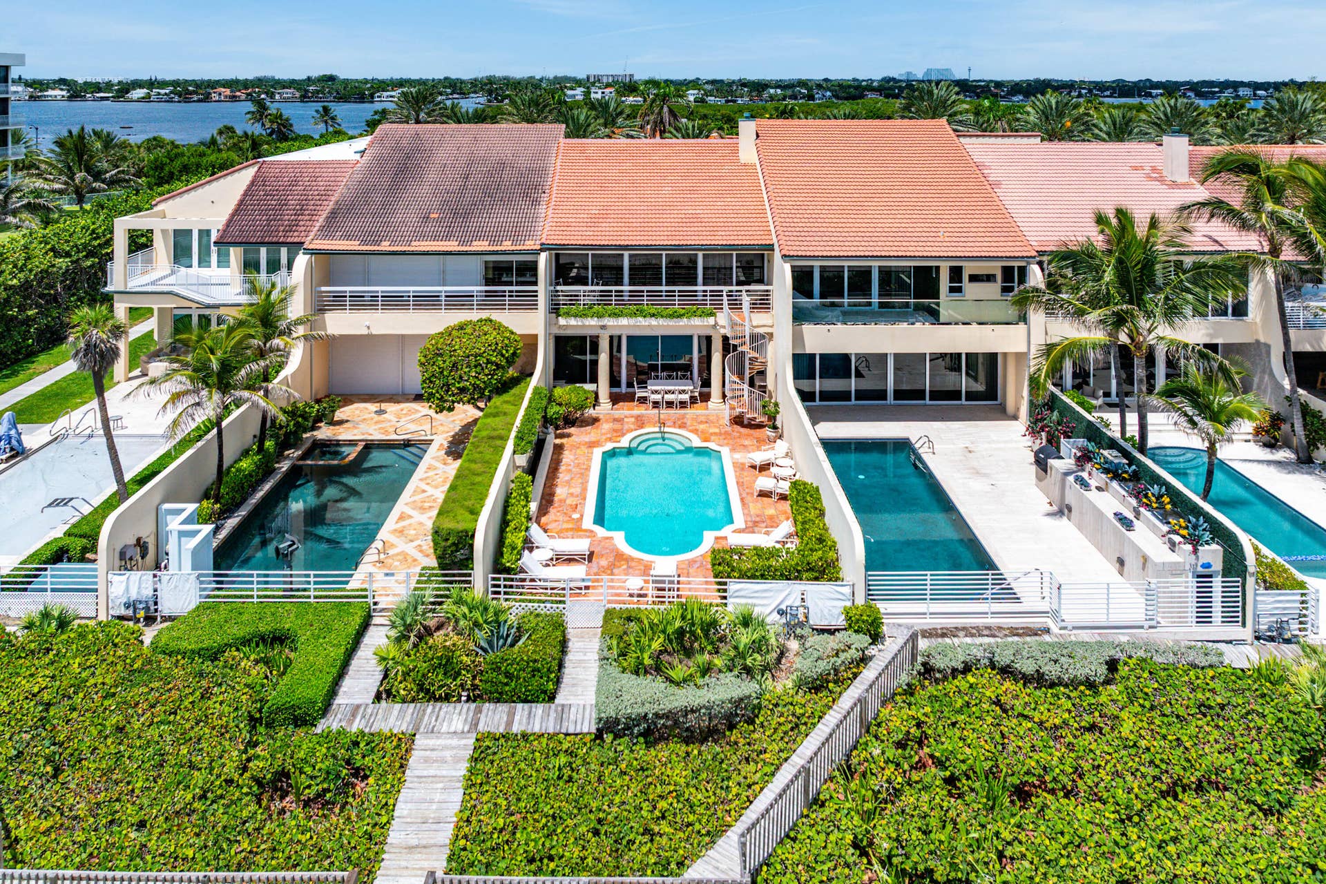 13 Sloans Curve Drive, Palm Beach, FL 33480 071-13SloansCurveDrive-PalmBeach-FL-3348