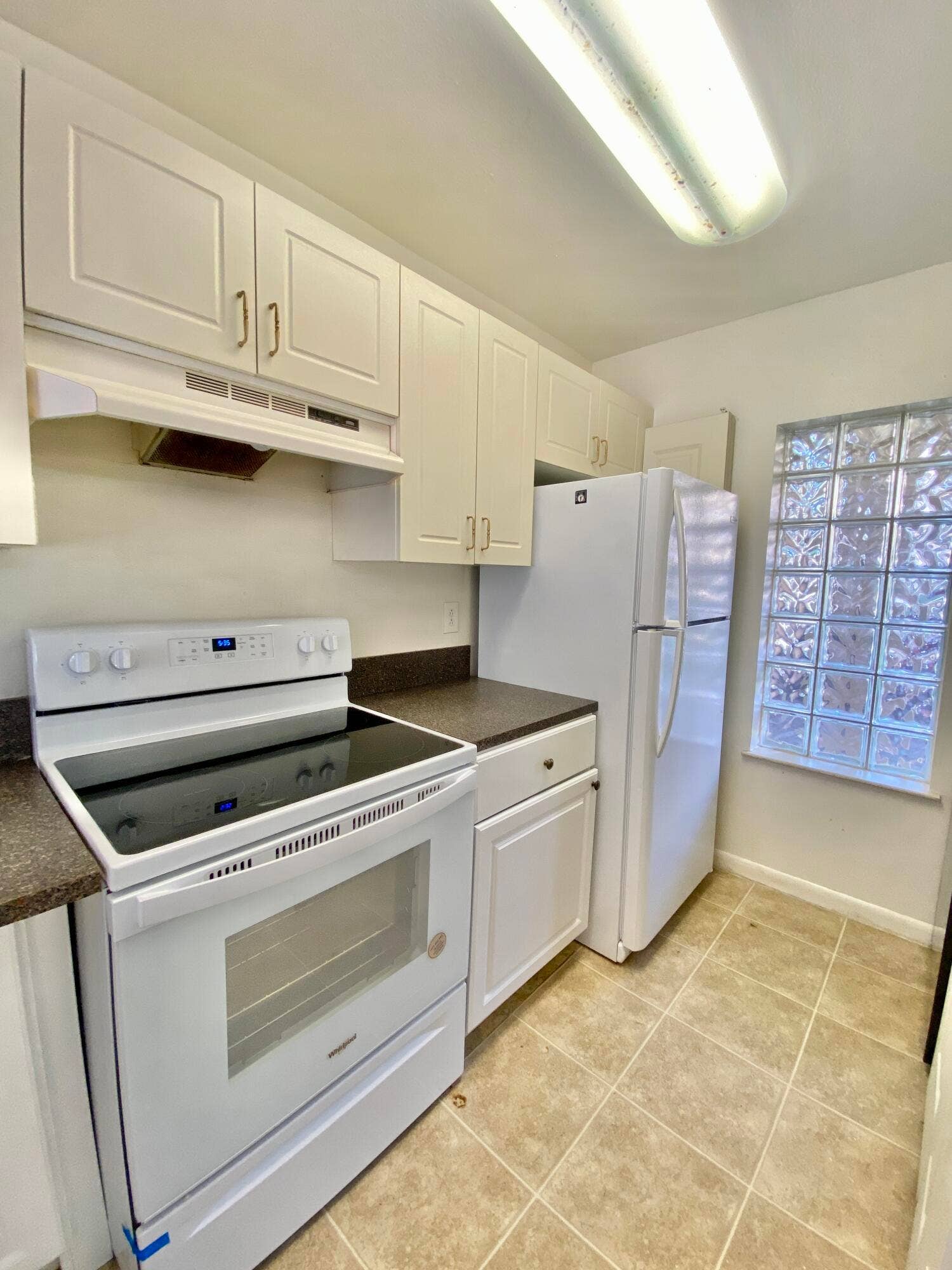 4839 Via Palm Lakes, #1108, West Palm Beach, FL 33417 4839 Via Palm Lk #1108 - Kitchen