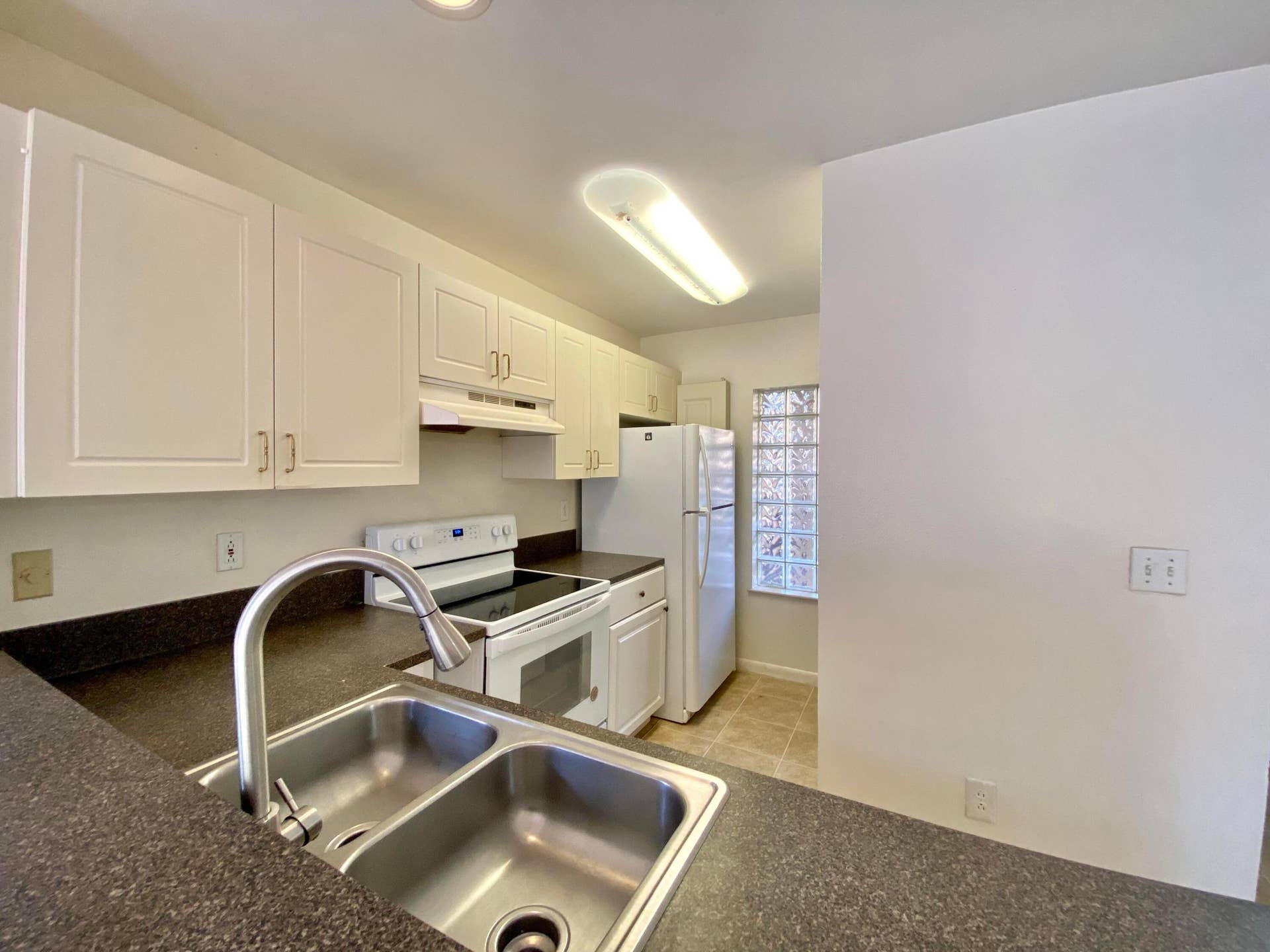 4839 Via Palm Lakes, #1108, West Palm Beach, FL 33417 4839 Via Palm Lk #1108 - Kitchen