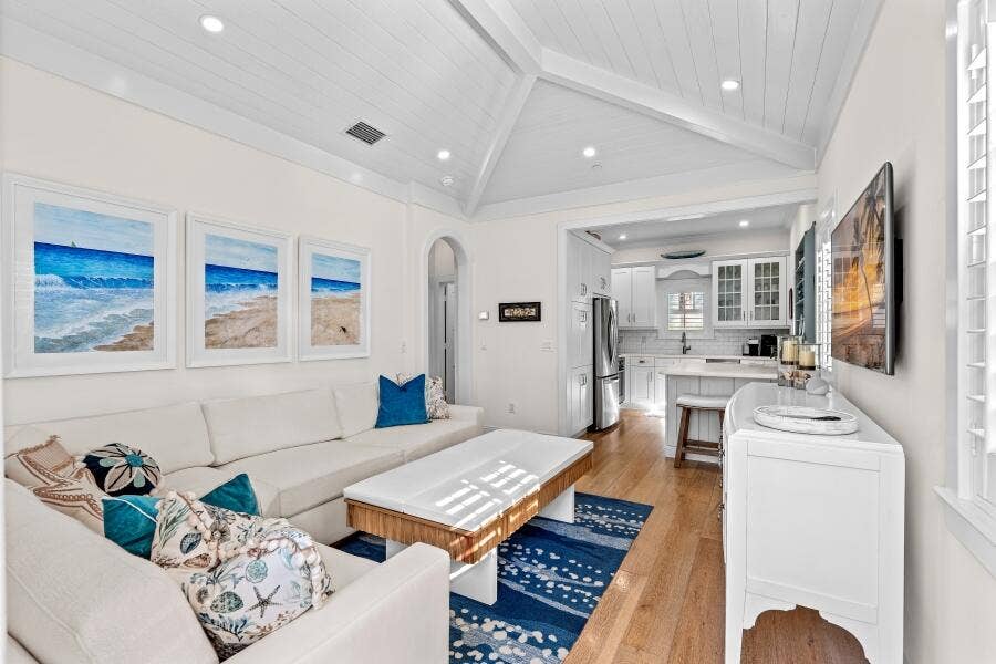 dash_LIVING_ROOM_ANGLE_TO_KITCHEN