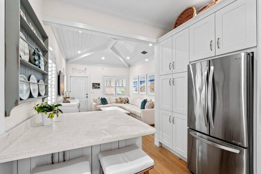 dash_KITCHEN_ANGLE_TO_LIVING