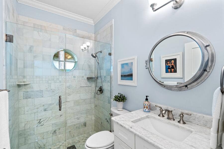 dash_BATHROOM_1_ANGLE
