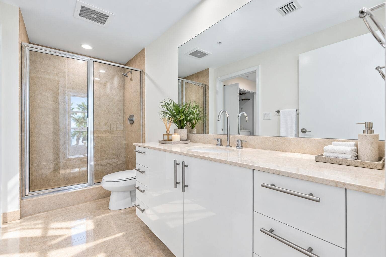 550 Okeechobee Boulevard, #1207, West Palm Beach, FL 33401 2nd Bathroom Ensuite