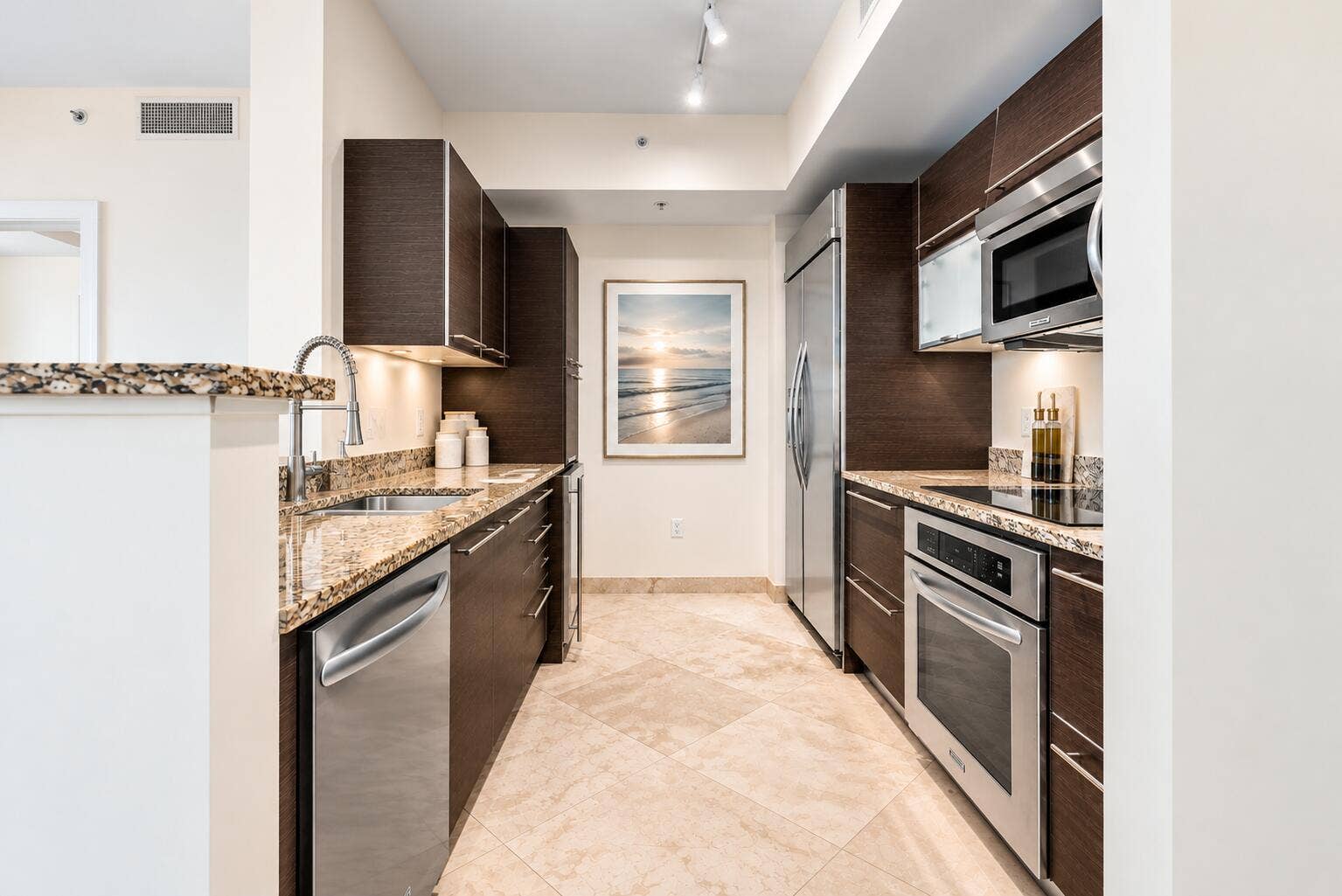 550 Okeechobee Boulevard, #1207, West Palm Beach, FL 33401 Modern Kitchen