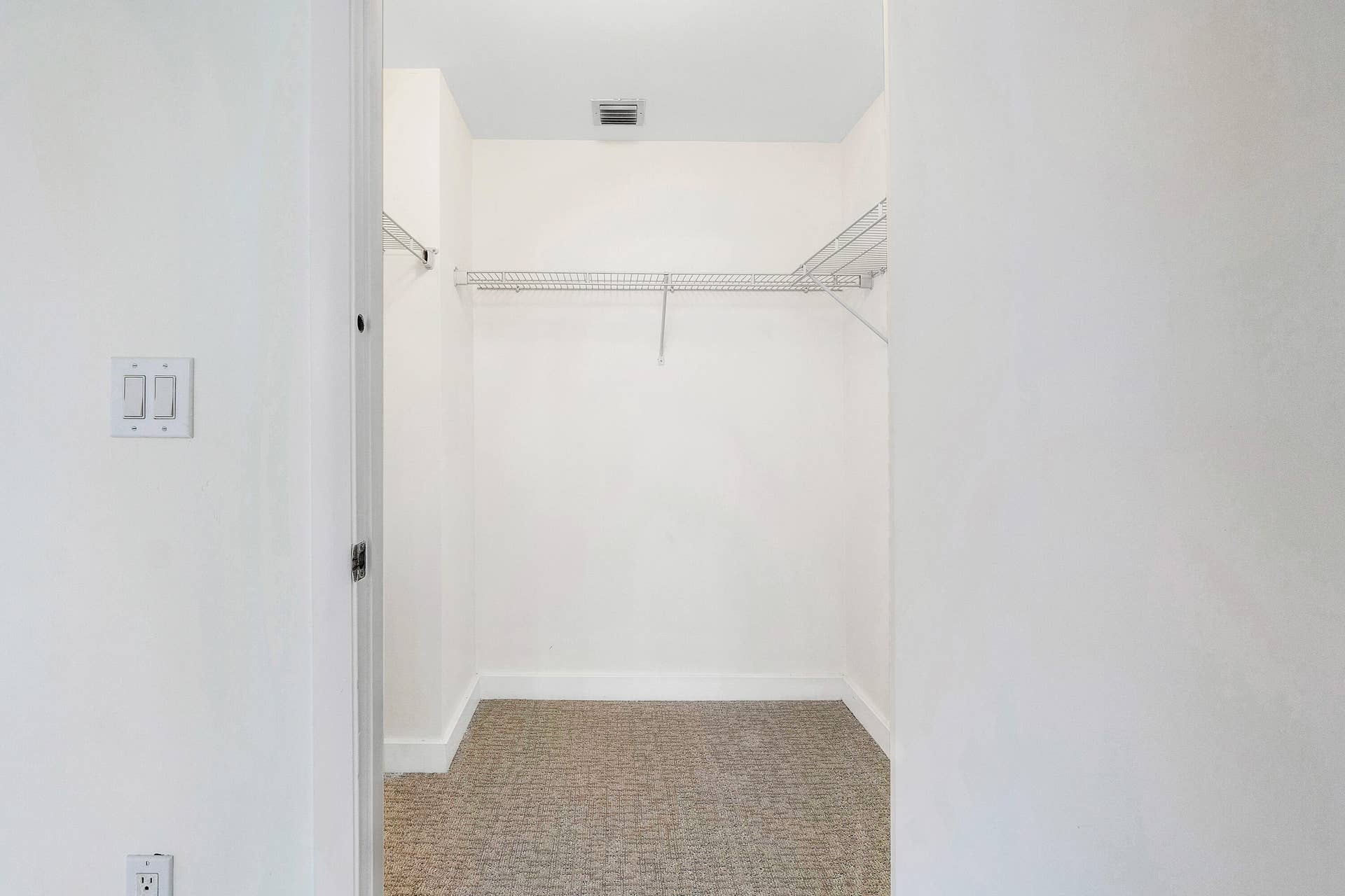 550 Okeechobee Boulevard, #1207, West Palm Beach, FL 33401 Walk-In CLoset