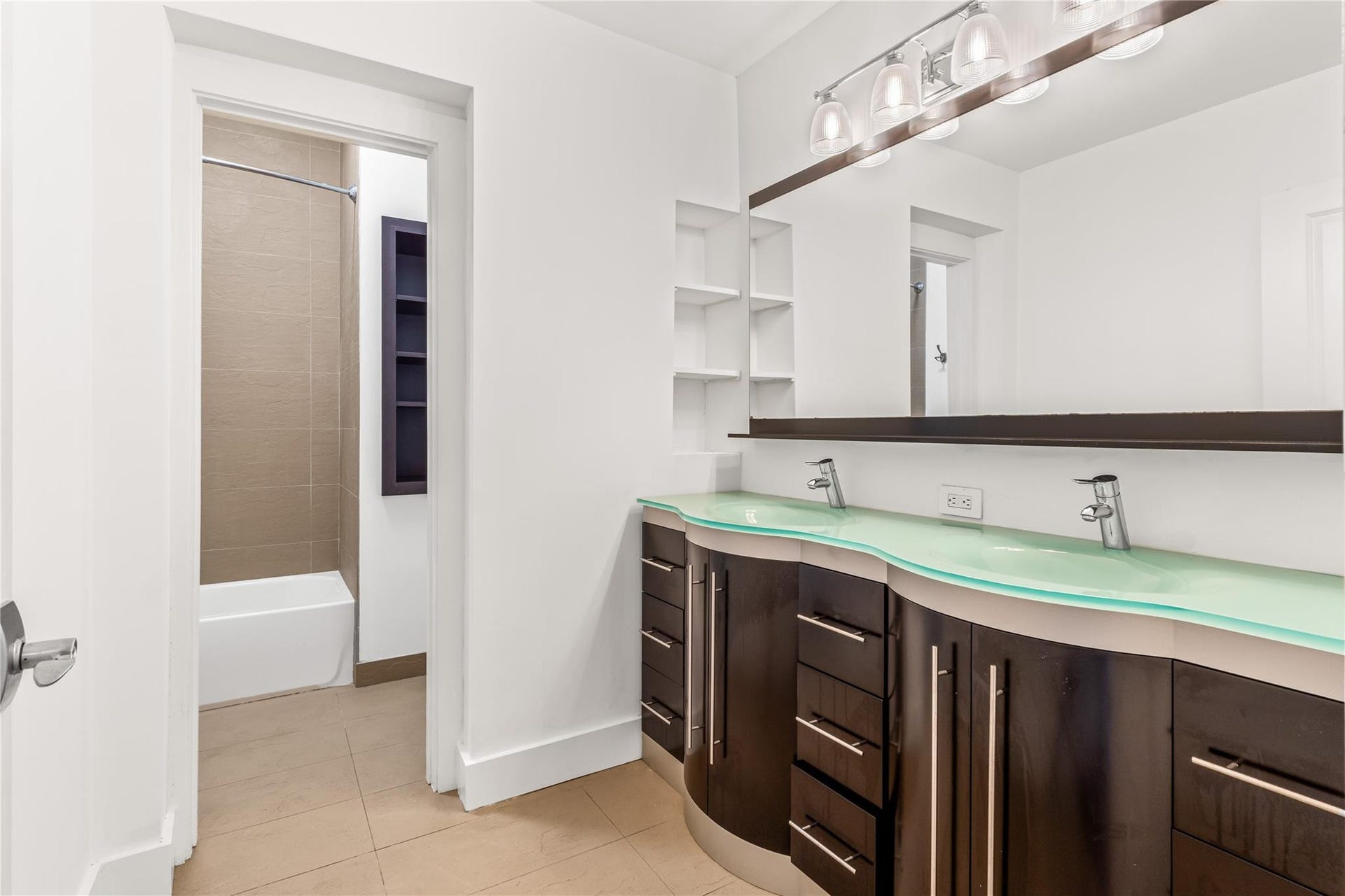 2nd Bathroom