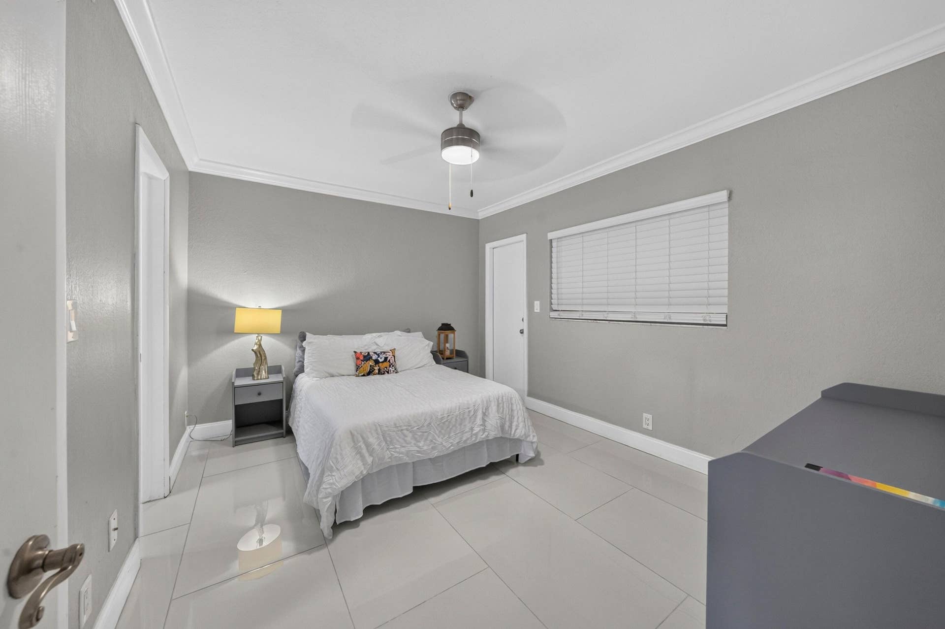 744 NE 14th Avenue, #21, Fort Lauderdale, FL 33304 Light gray walls, crisp white crown molding, and large format tile flooring