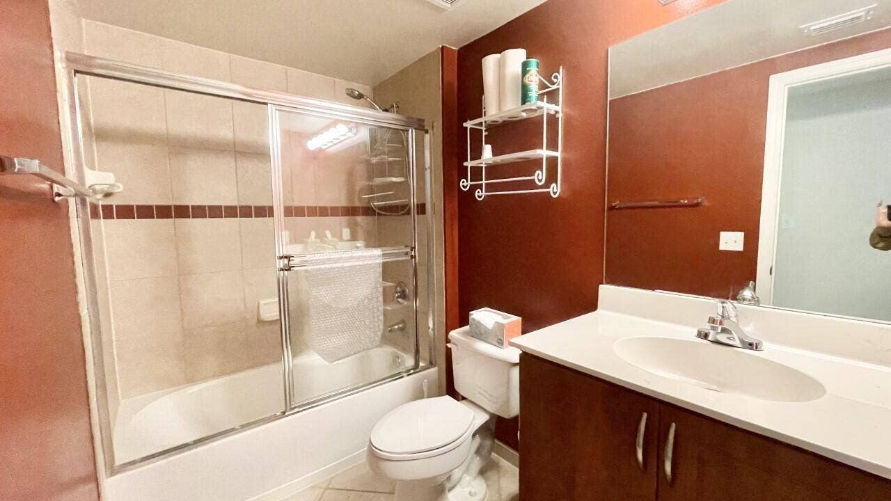6530 Emerald Dunes Drive, West Palm Beach, FL 33411 Guest Bathroom