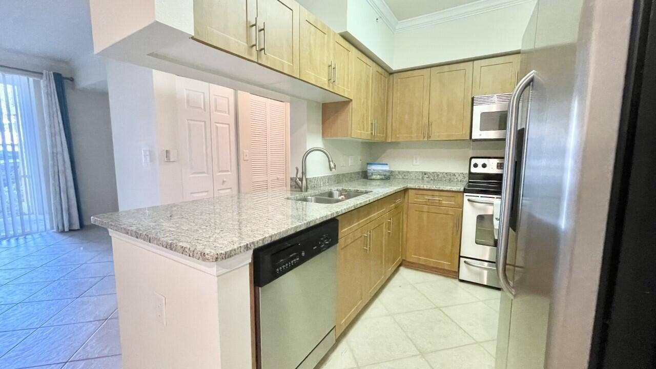 6530 Emerald Dunes Drive, West Palm Beach, FL 33411 Kitchen