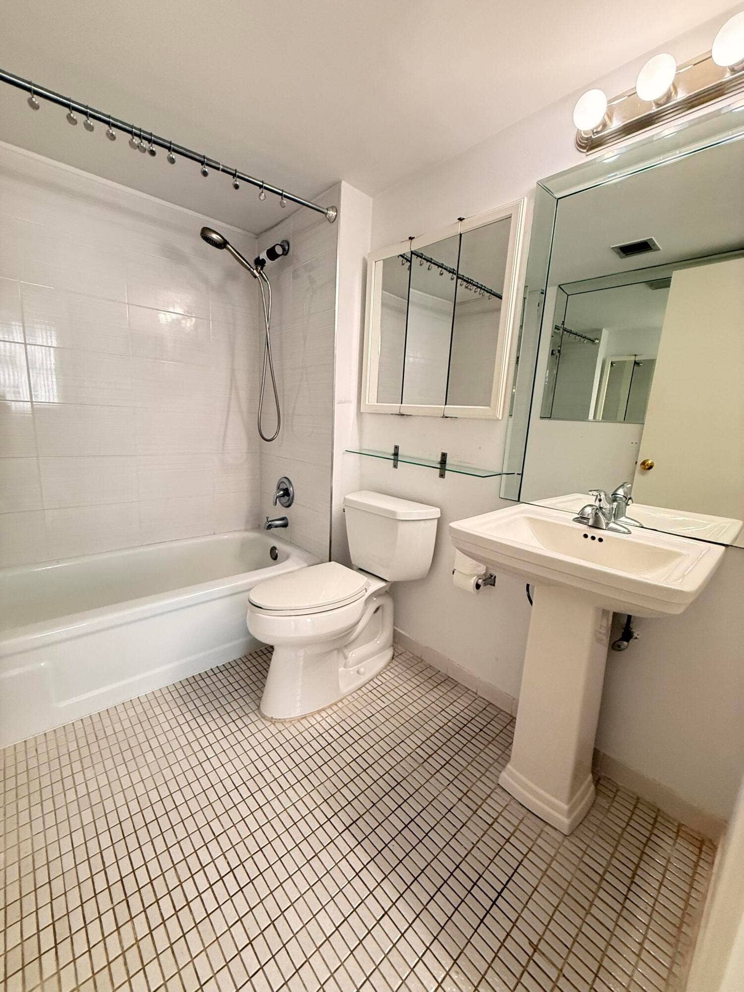 101 BRINY Avenue, #1010, Pompano Beach, FL 33062 Bath