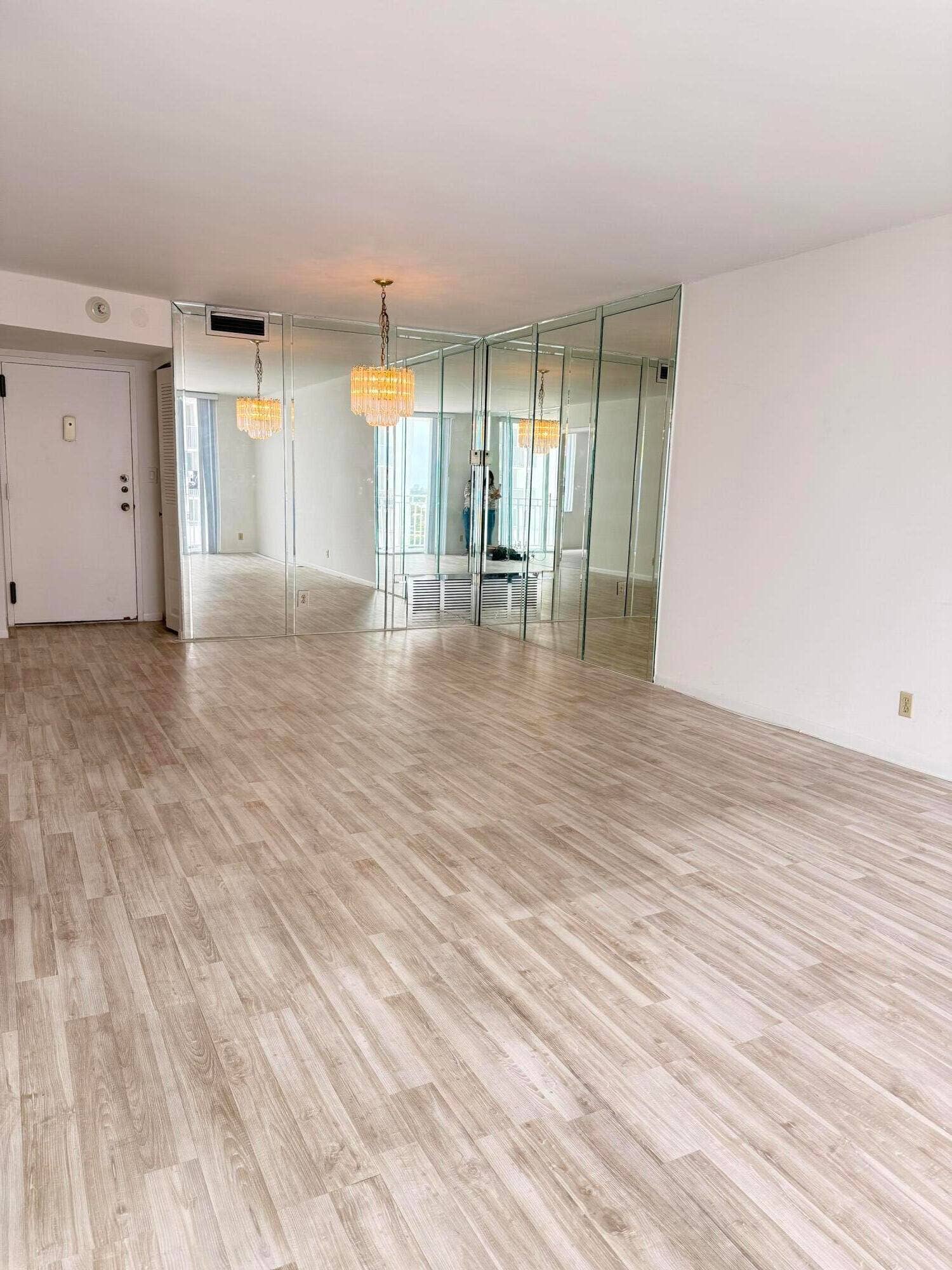 101 BRINY Avenue, #1010, Pompano Beach, FL 33062 Liv Rm