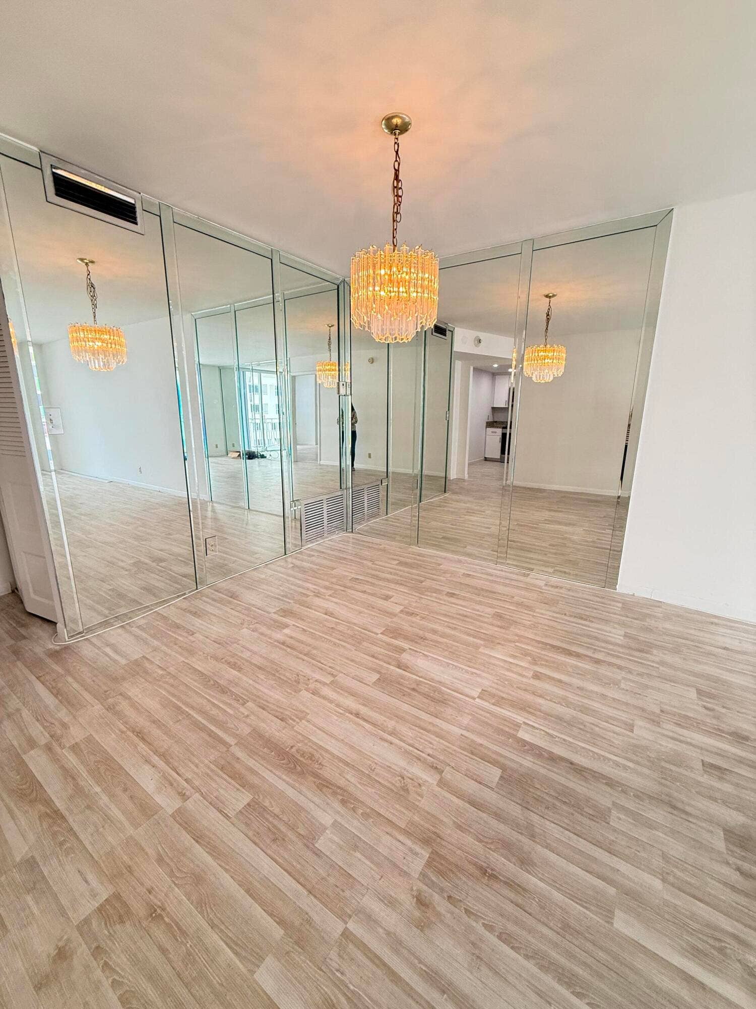 101 BRINY Avenue, #1010, Pompano Beach, FL 33062 Din Area