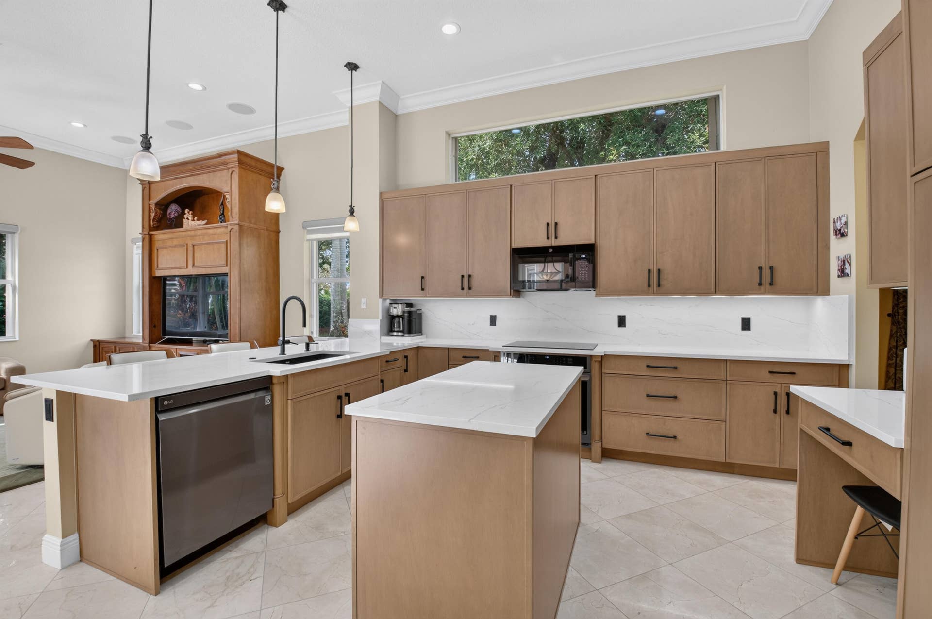 6946 MILANI Street, Lake Worth, FL 33467 Kitchen