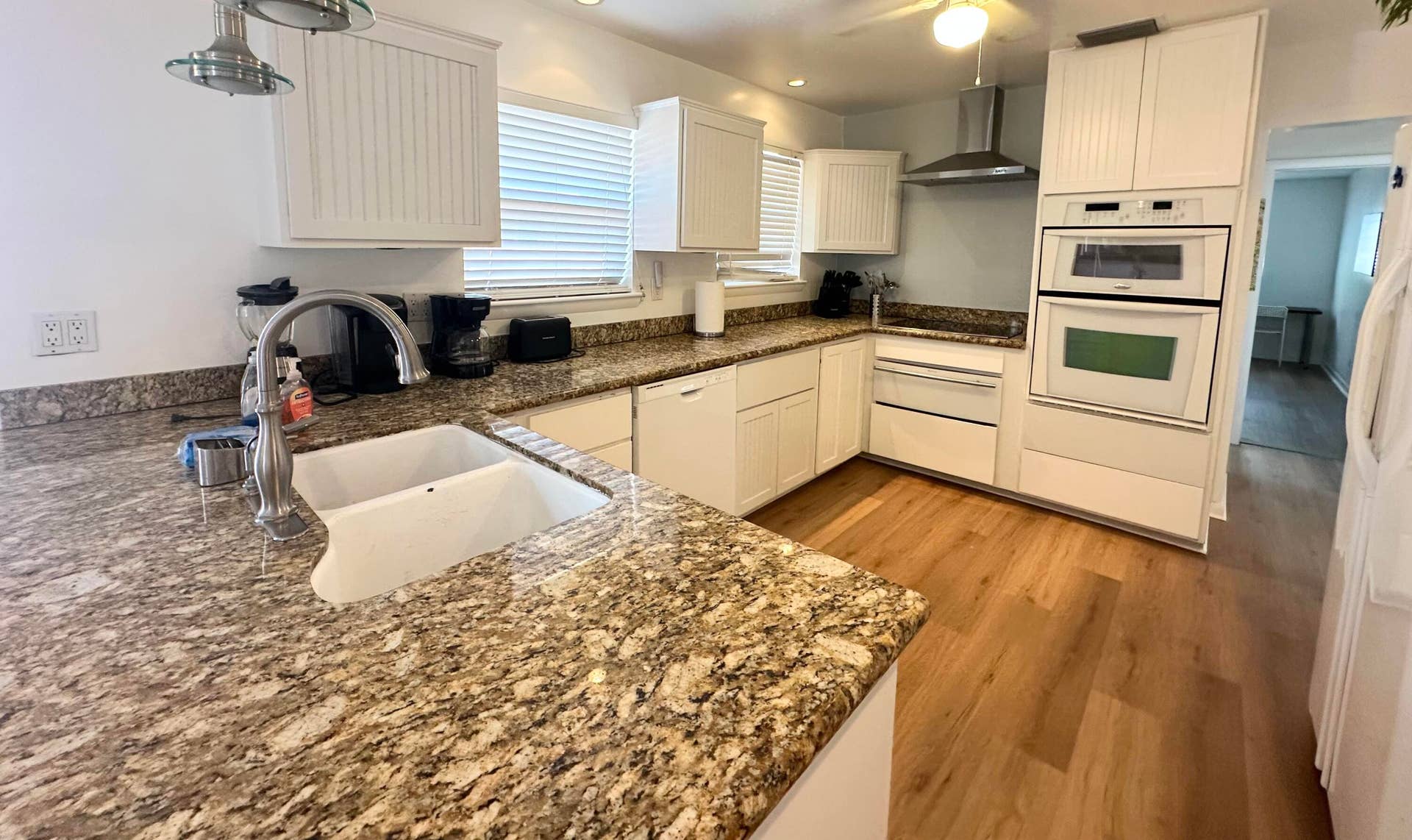 500 SE 9TH Court, #1-2, Fort Lauderdale, FL 33316 Kitchen