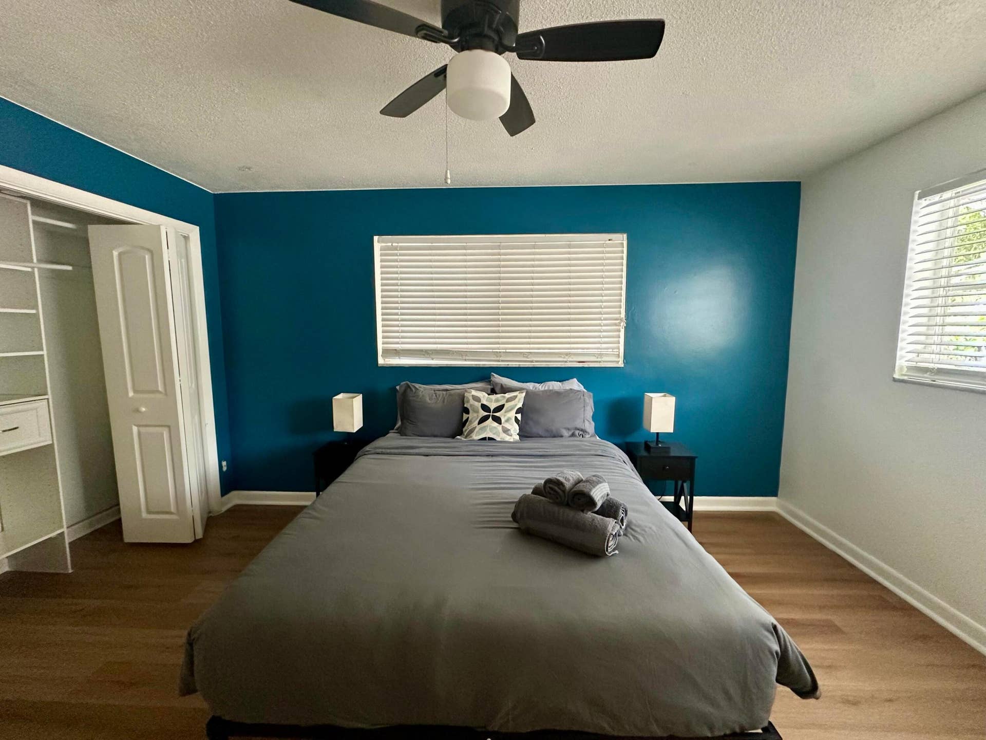 500 SE 9TH Court, #1-2, Fort Lauderdale, FL 33316 Bedroom 1 Turquoise