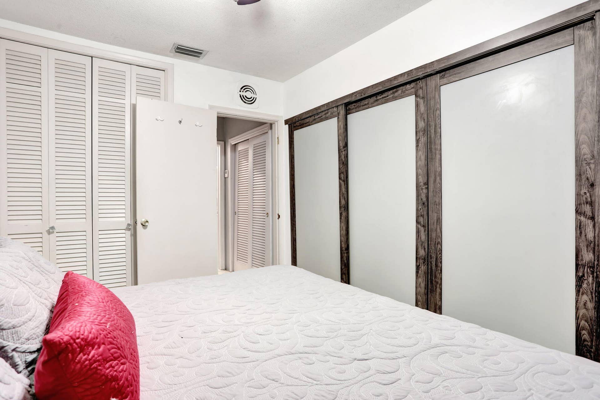 2131 NE 42nd Court, #210E, Lighthouse Point, FL 33064 23-web-or-mls-001L7621