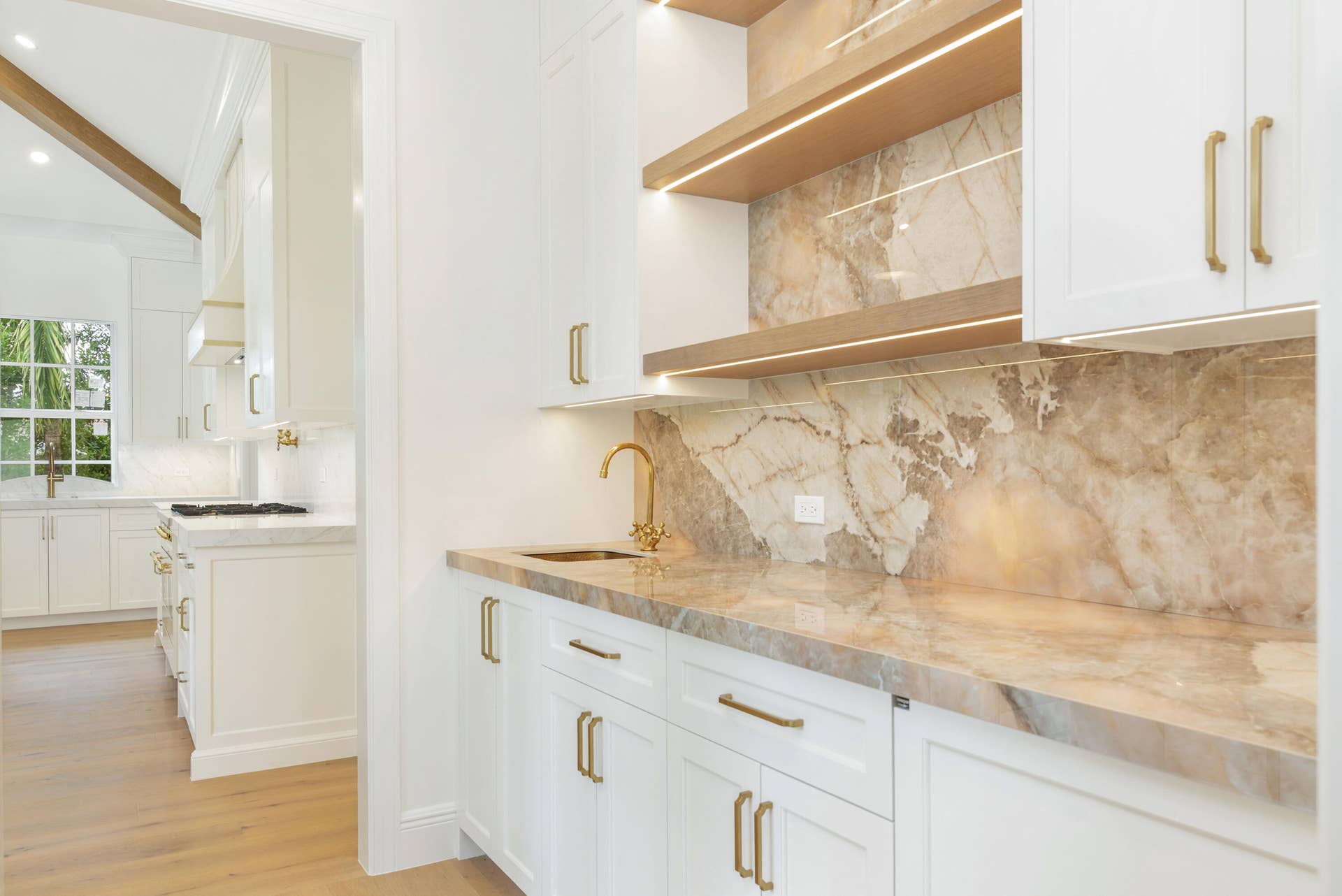 7 - Wet Bar