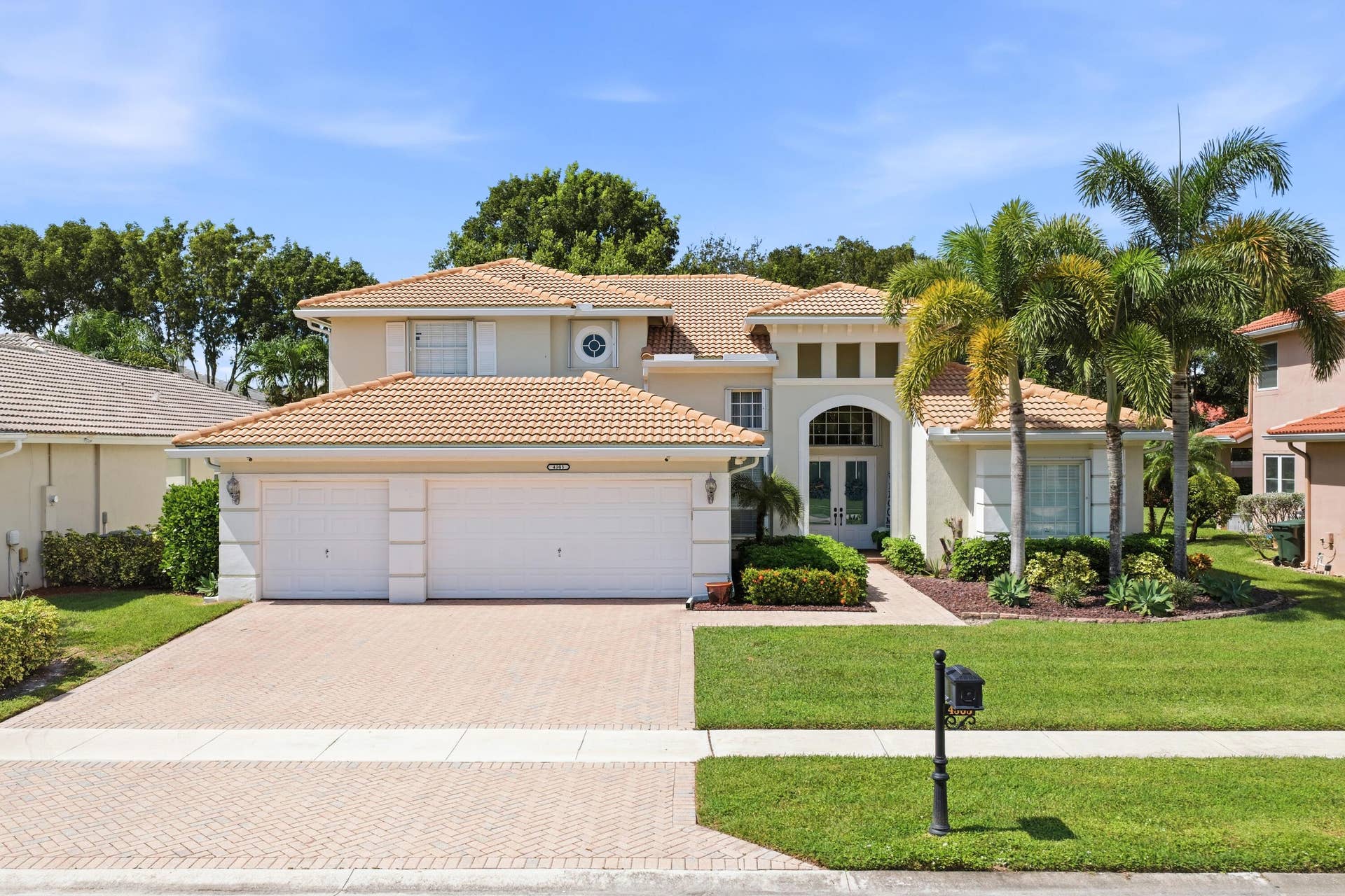 4305 WELLINGTON SHORES Drive, Wellington, FL 33449 5 Bedroom Spacious Residence