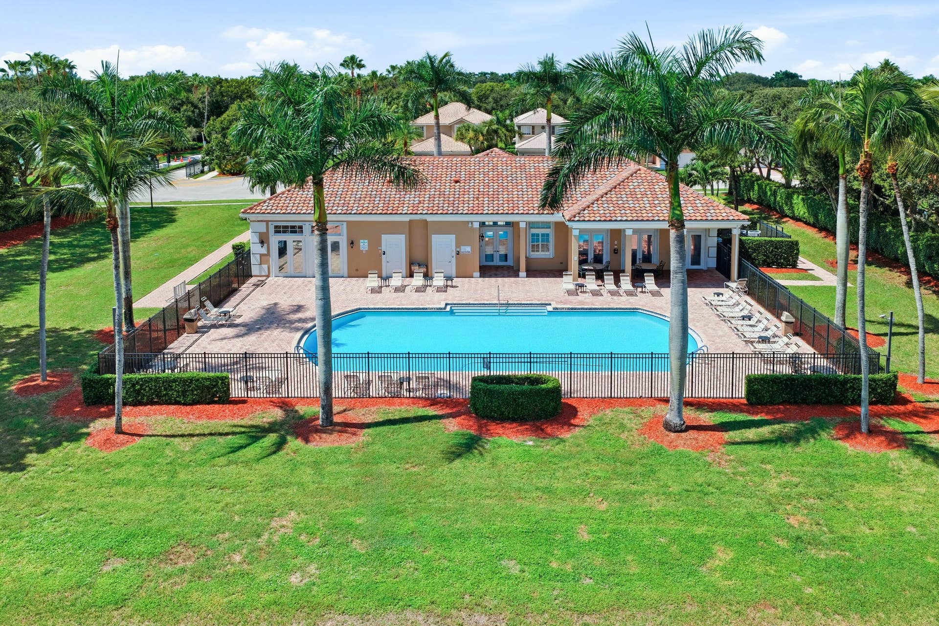 4305 WELLINGTON SHORES Drive, Wellington, FL 33449 Community Pool