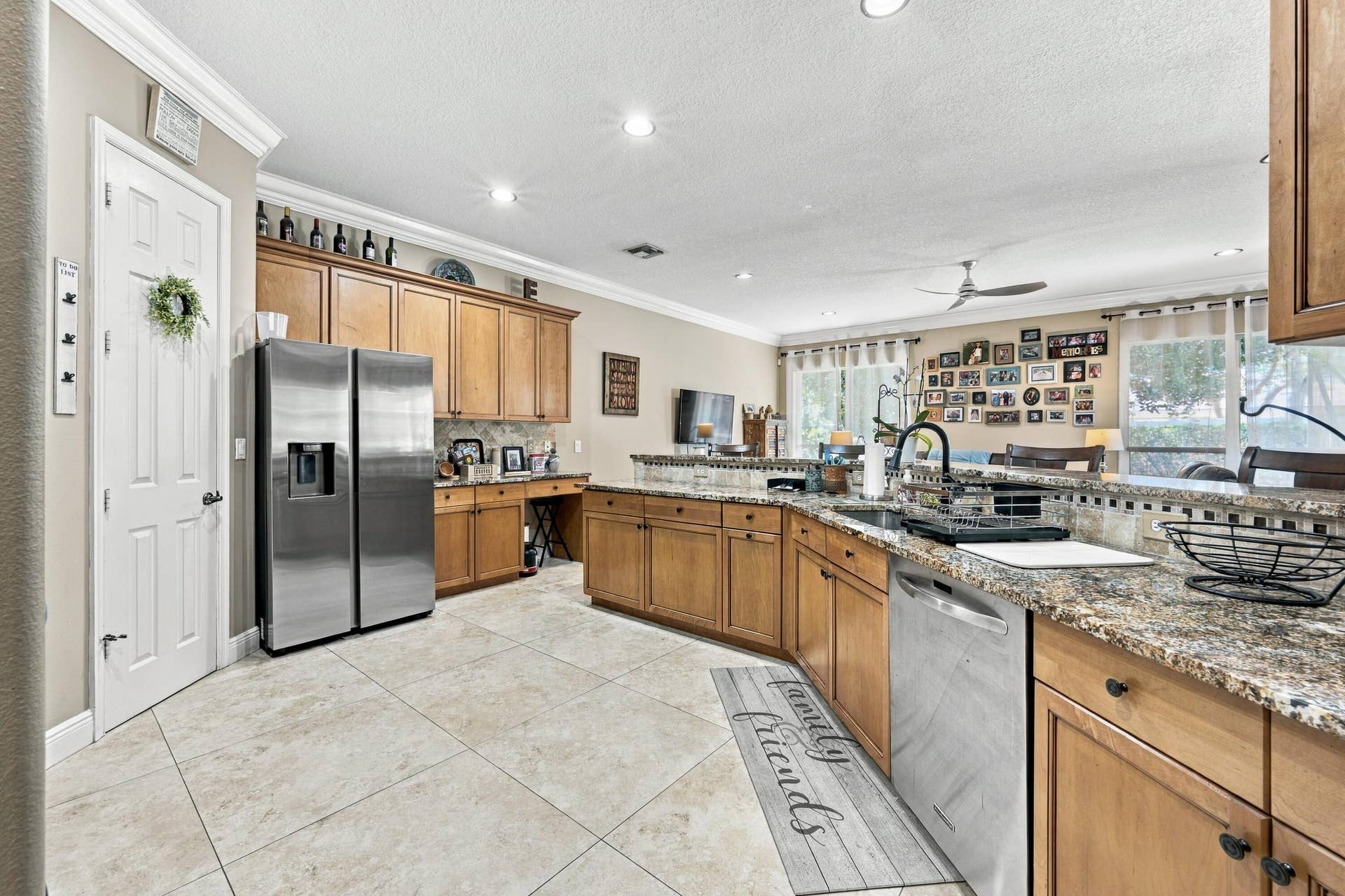 4305 WELLINGTON SHORES Drive, Wellington, FL 33449 Spacious Kitchen