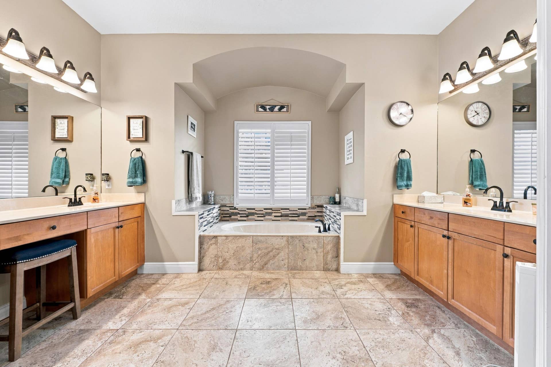 4305 WELLINGTON SHORES Drive, Wellington, FL 33449 Primary Bathroom