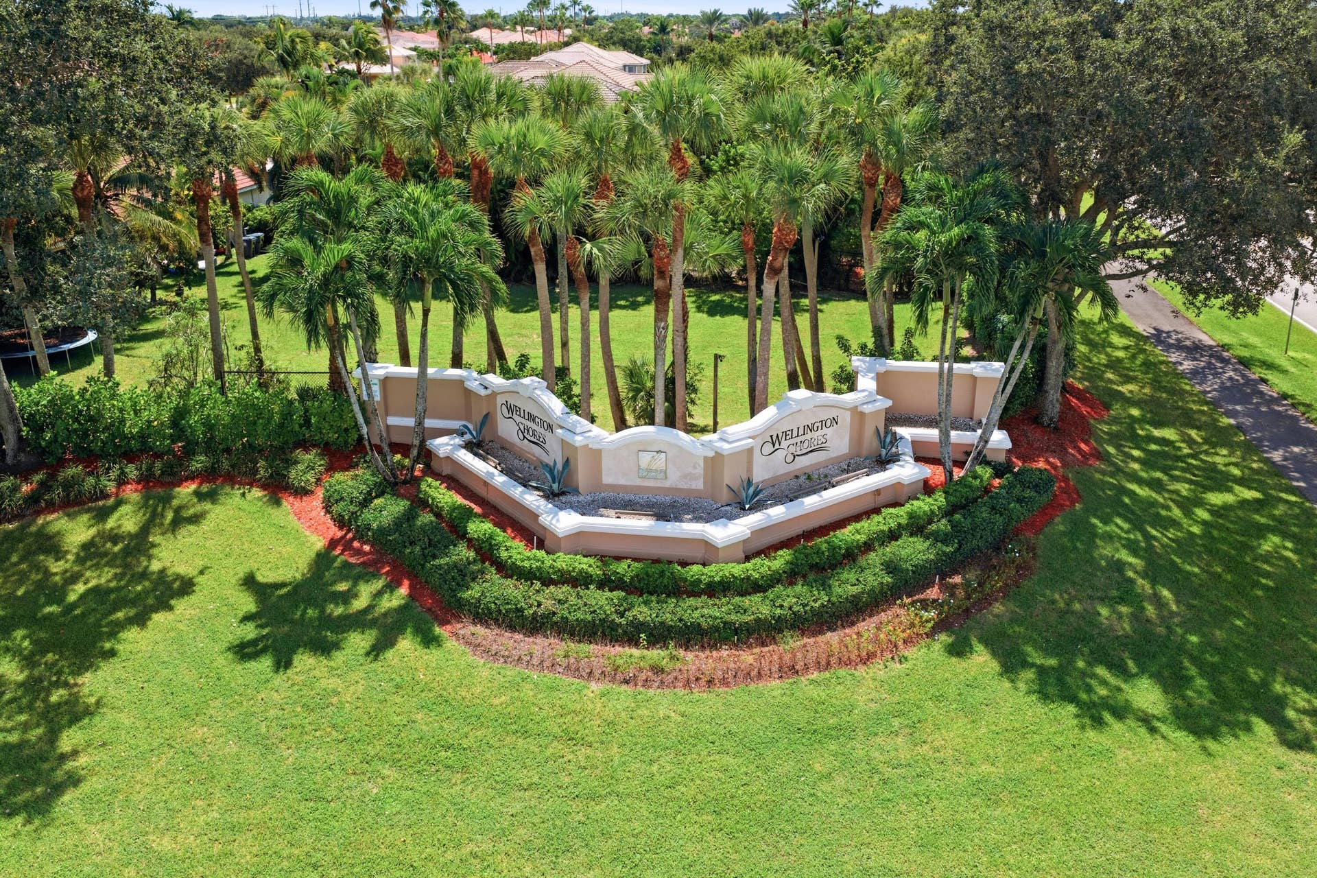4305 WELLINGTON SHORES Drive, Wellington, FL 33449 Community Entry