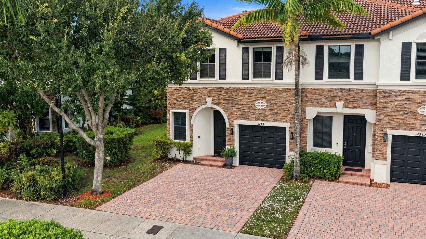 4244 SW 164TH Court, Miami, FL 33185 Townhouse 4244 with clean driveways