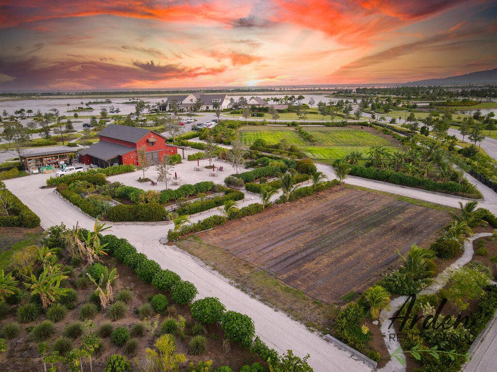 923 Hookline Cir-091-093-arden farm lak