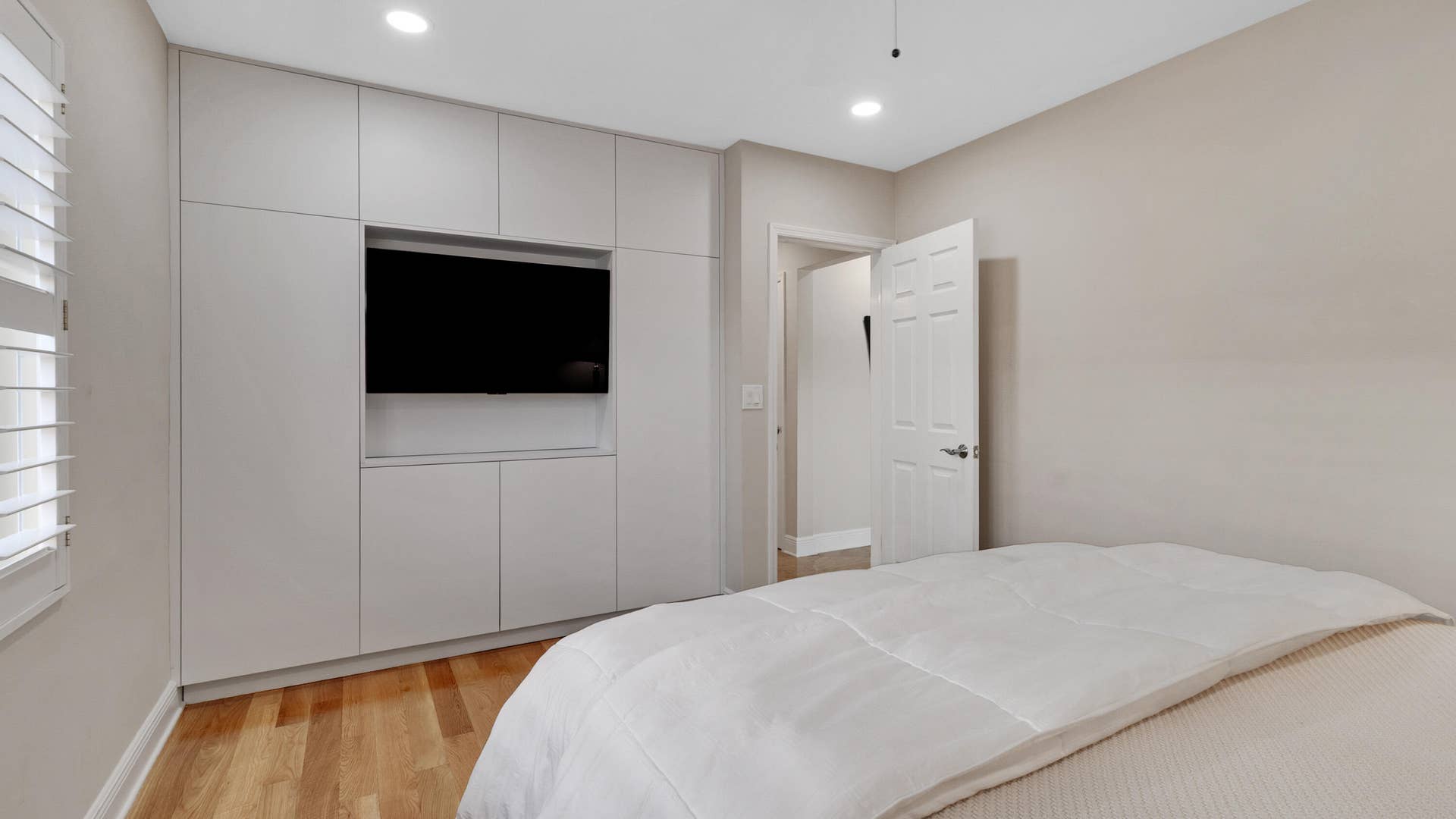 accutour_01 750-se-7th-ave-026