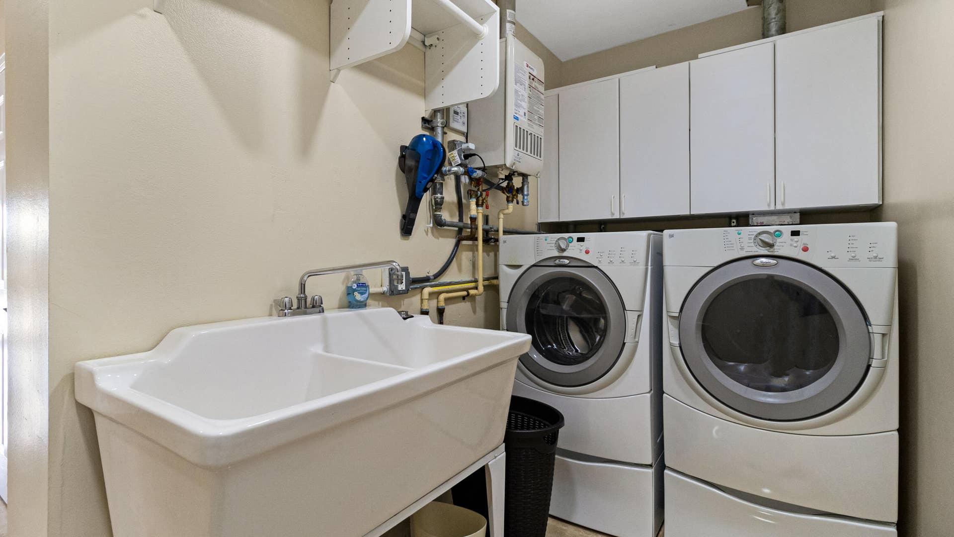 accutour_01 750-se-7th-ave-041
