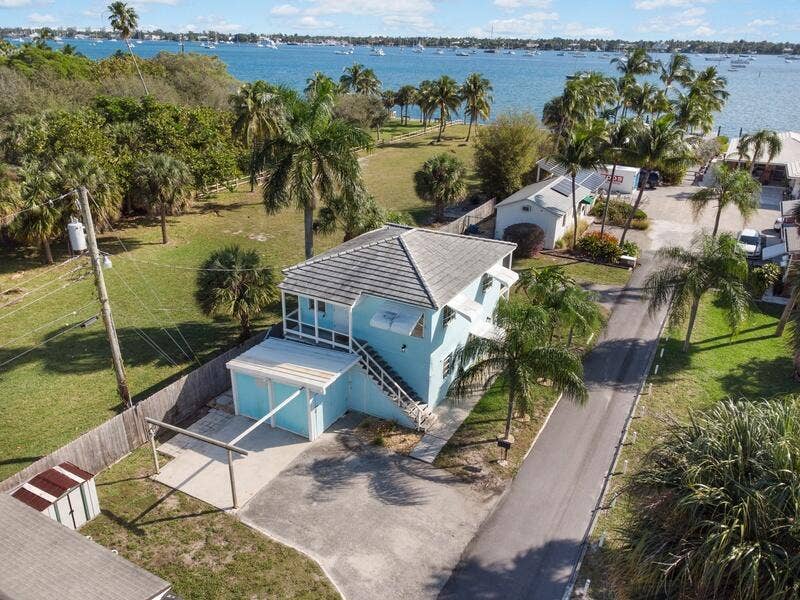 4916 N Flagler pic ariel stair side of b